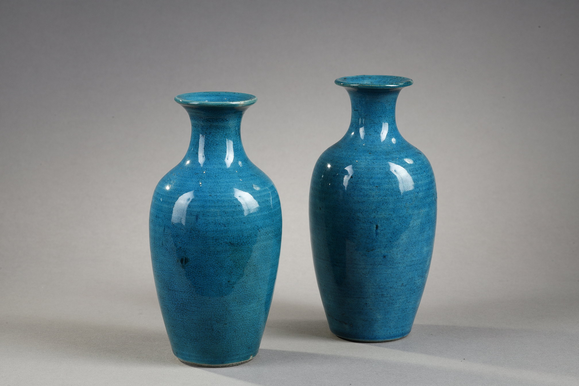 Blue White : Pair of small vases in turquoise blue enameled porcelain - China period Kangxi 1662/1722
H.14,5 cm