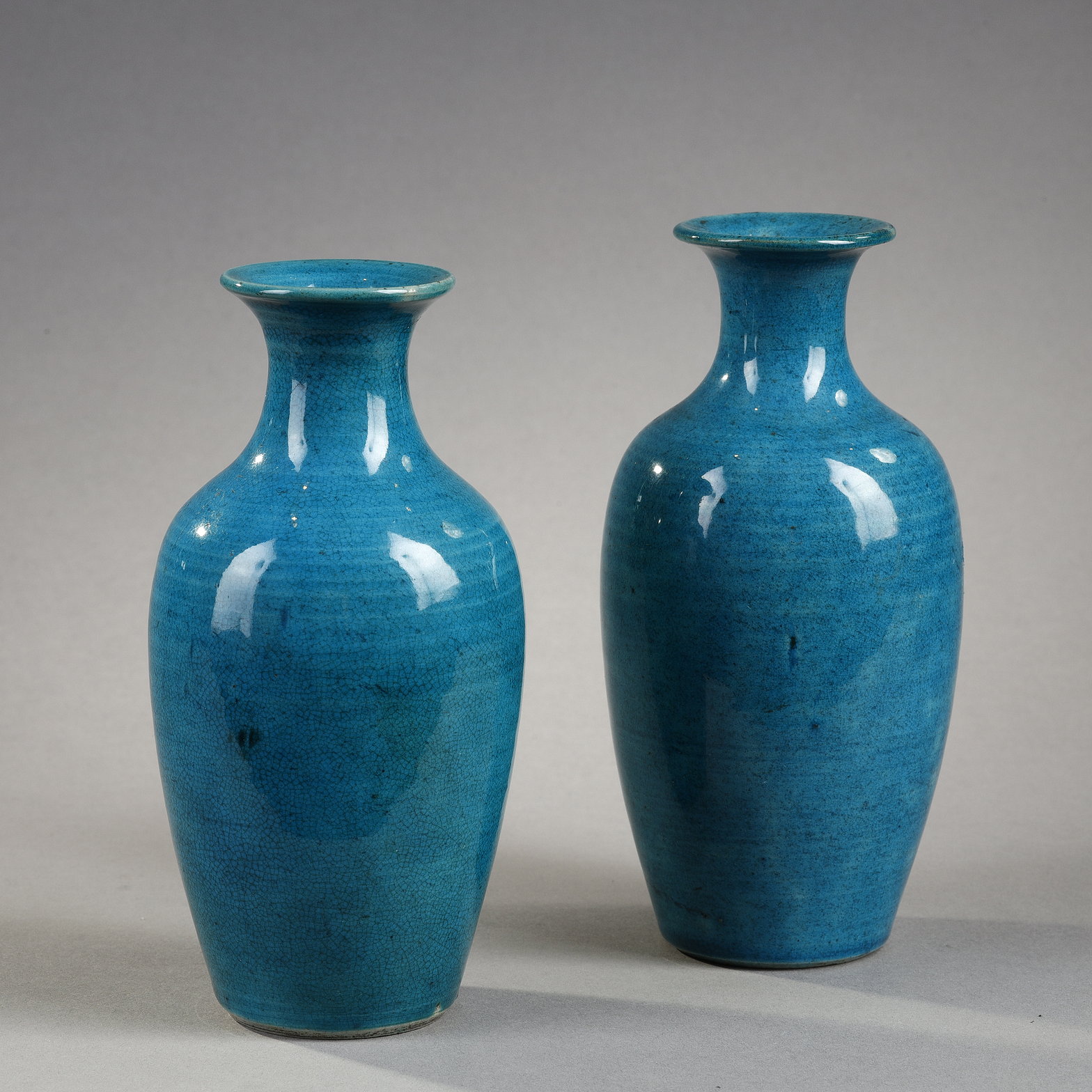 Blue White : Pair of small vases in turquoise blue enameled porcelain - China period Kangxi 1662/1722
H.14,5 cm