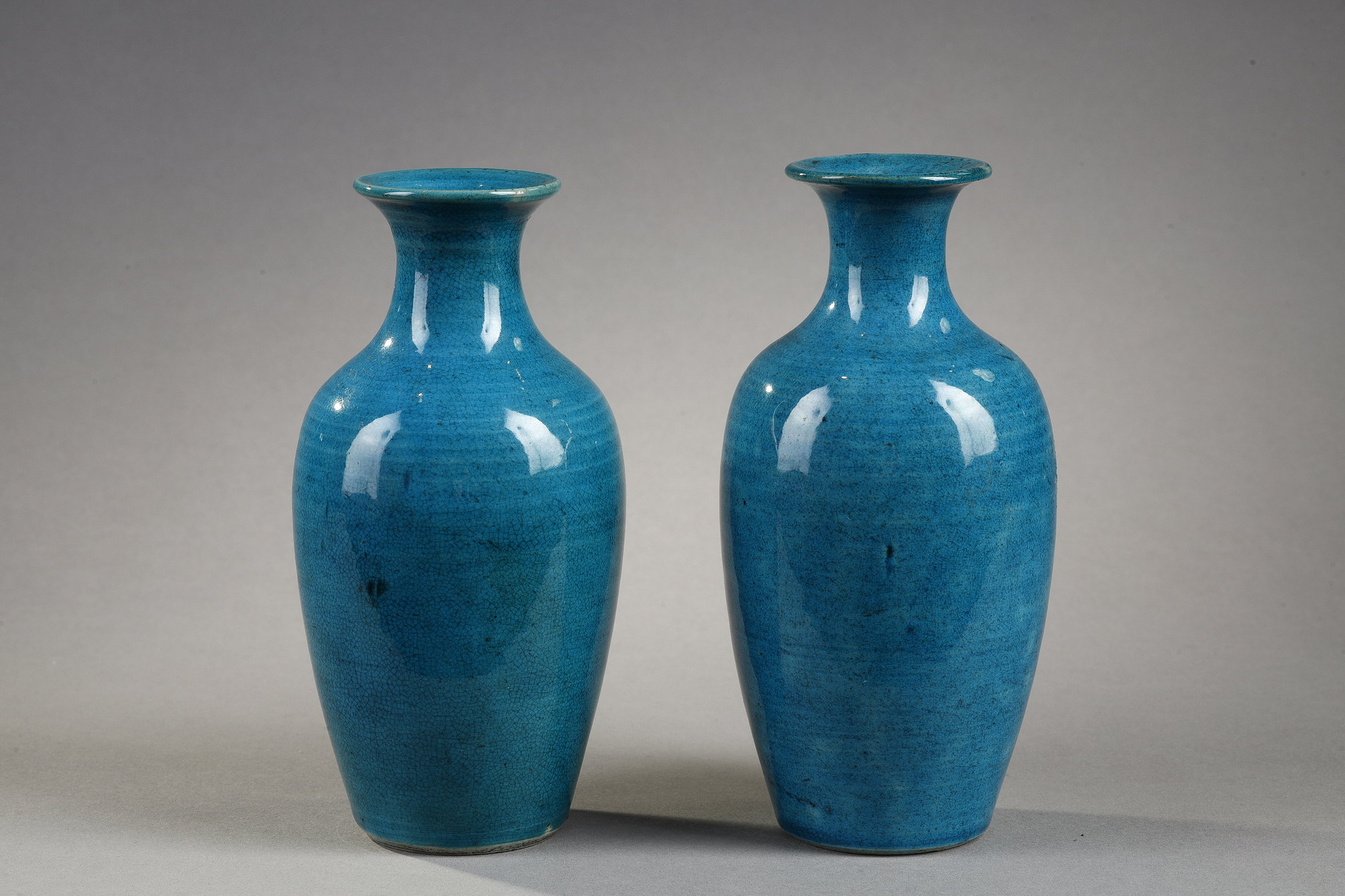 Blue White : Pair of small vases in turquoise blue enameled porcelain - China period Kangxi 1662/1722
H.14,5 cm