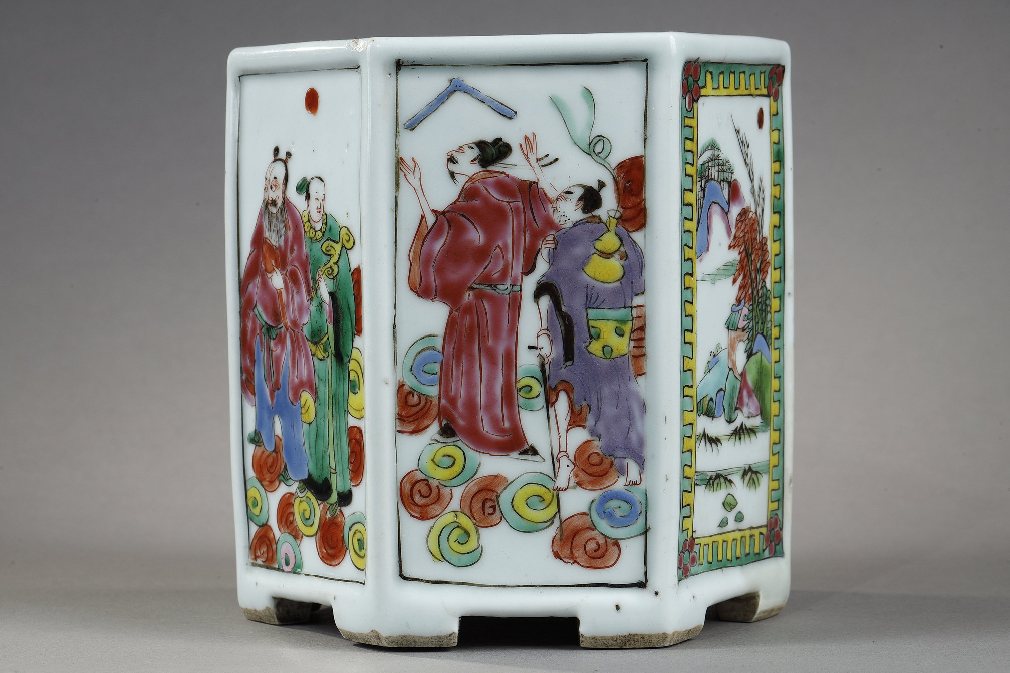 Polychrome : LE PRINTEMPS ASIATIQUE A PARIS du 3 au 12 Juin 2026
Hexagonal Brushpot "Famille Rose"porcelain for the schoolars - Yongzheng period  1723/1735