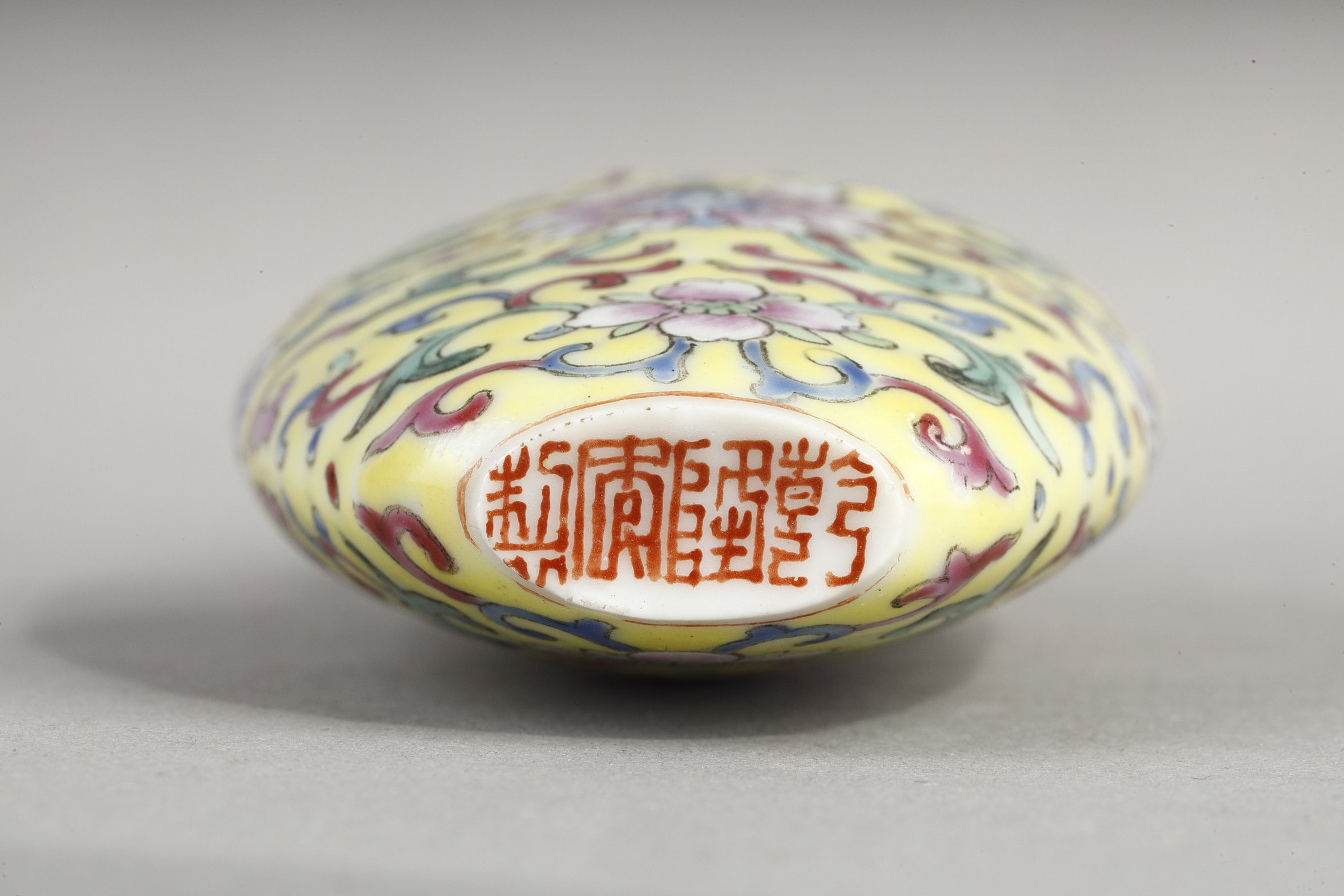 Snuff Bottles : Snuff bottle porcelain has a polychrome decor of stylized flowers and foliage.
China 1890/1930