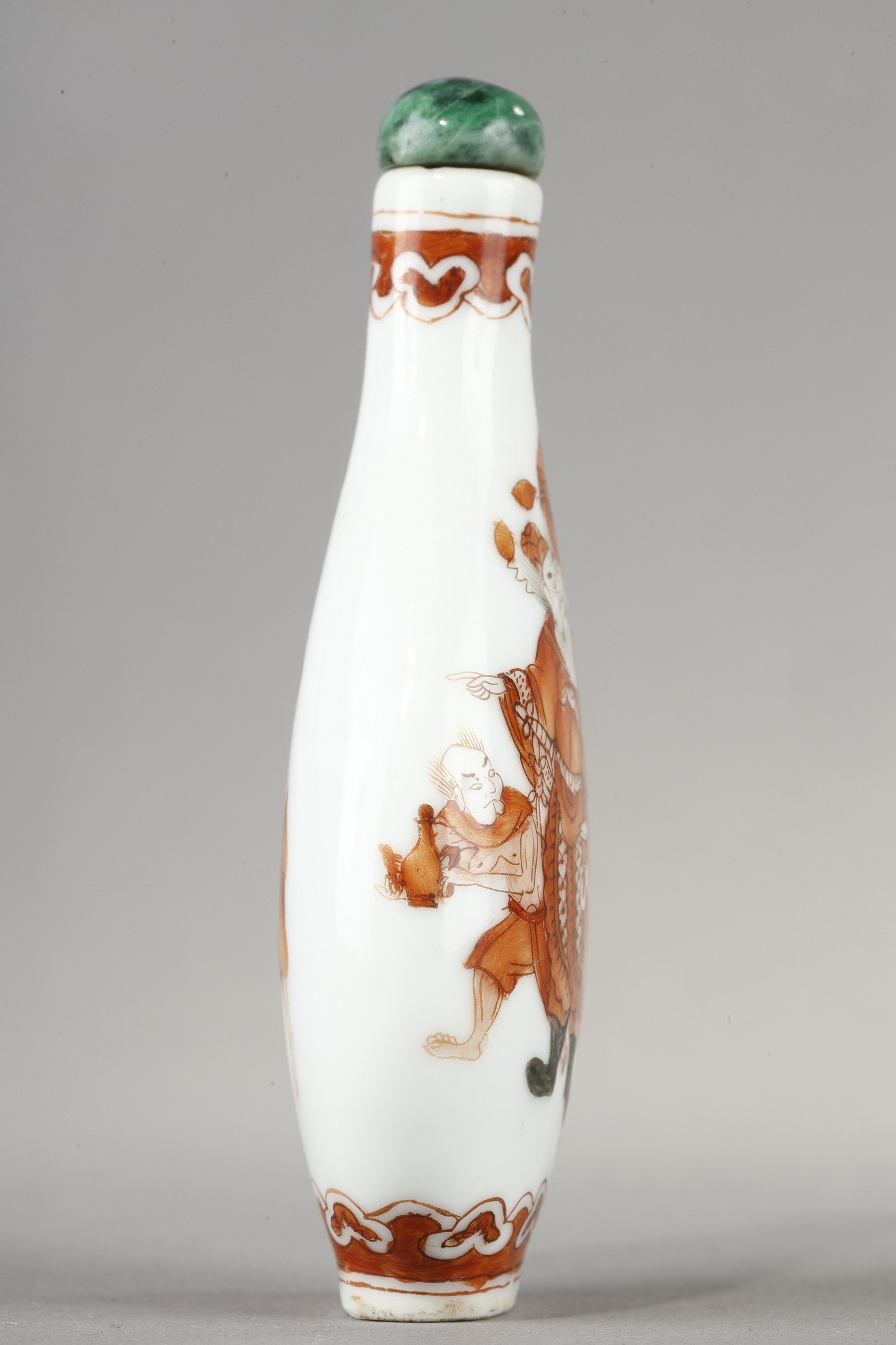 Snuff Bottles : Snuff bottle pear-shaped porcelain  with iron red decor by Zhong Kui and gnomes - China 1821/1850
