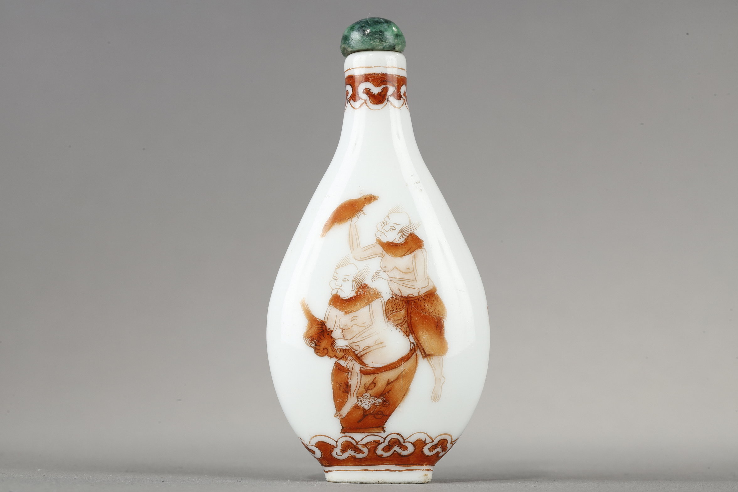 Snuff Bottles : Snuff bottle pear-shaped porcelain  with iron red decor by Zhong Kui and gnomes - China 1821/1850