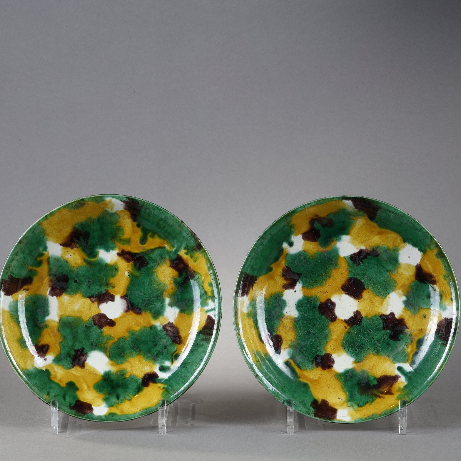 Polychrome : Pair of enameled porcelain cups (sancai) yellow green and  aubergine China period Kangxi 1662/1722