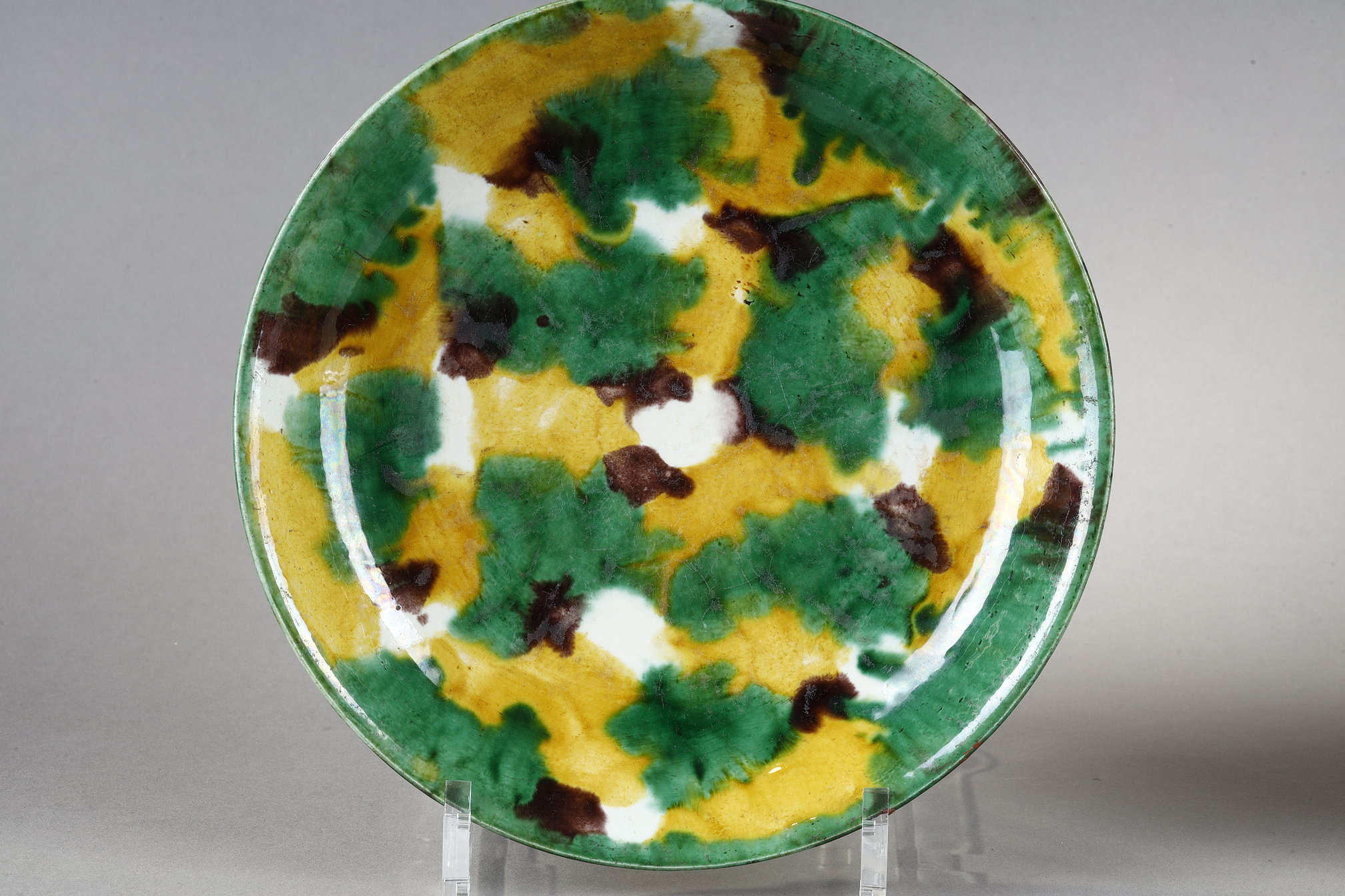 Polychrome : Pair of enameled porcelain cups (sancai) yellow green and  aubergine China period Kangxi 1662/1722
