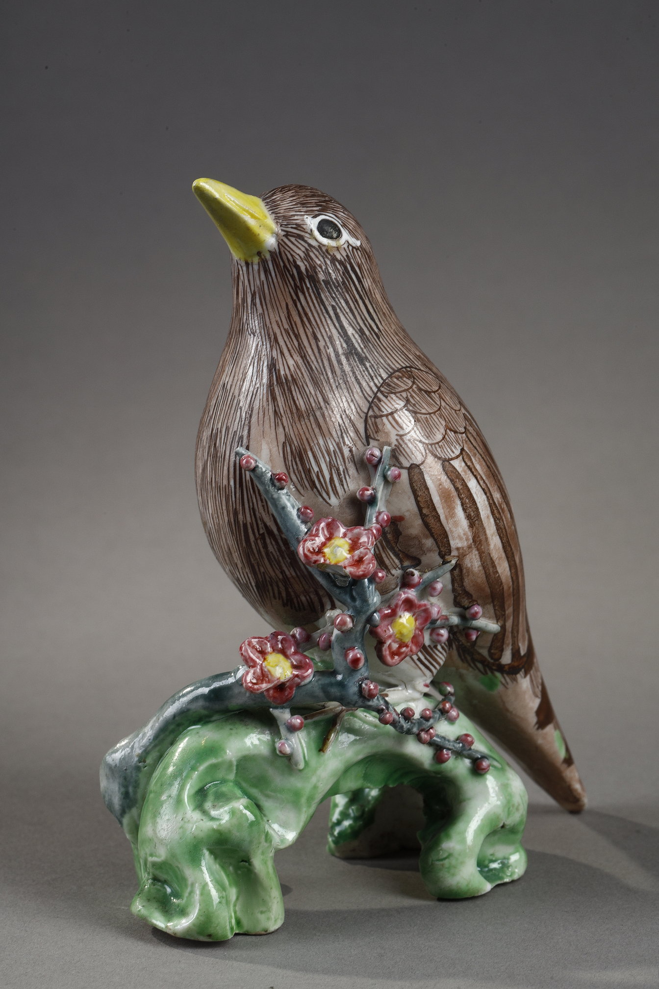 Polychrome : pair of figures of birds perched on blooming  prunus branches Porcelain  from the  Famille Rose - China period Qianlong 1736/1795
H 13cm