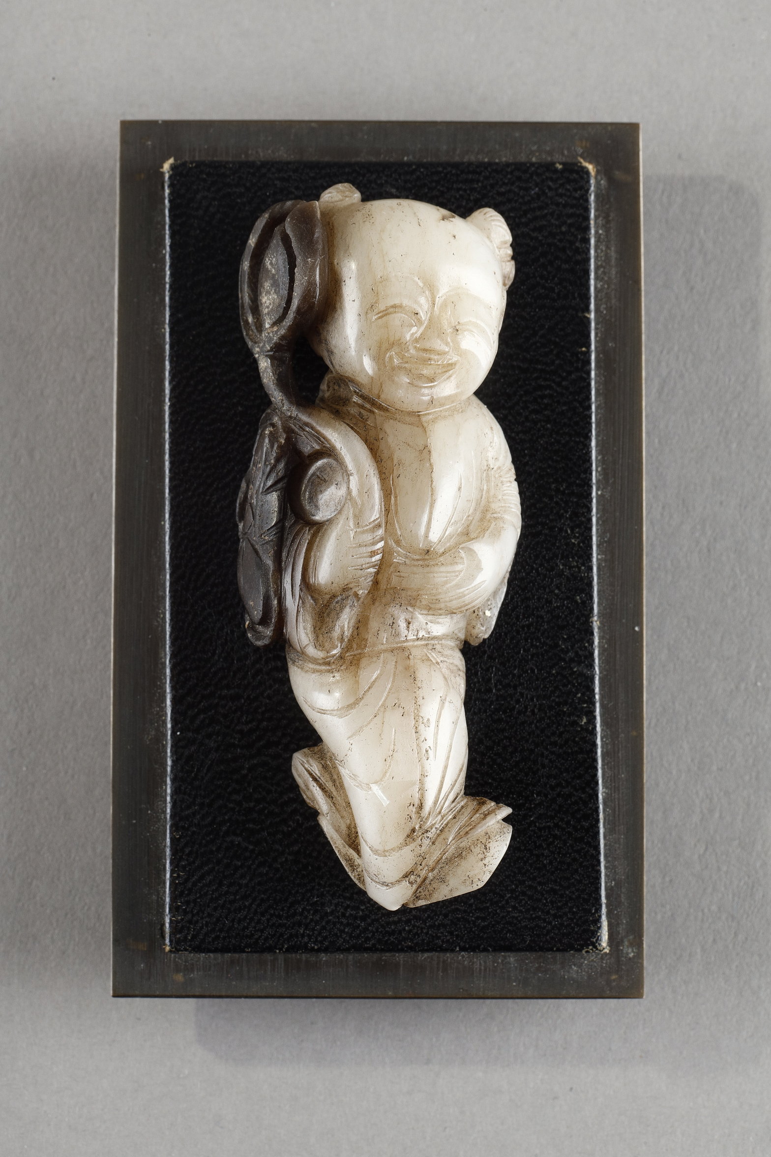 Works of Art : small hoho in green and dark brown jade -China period Ming 