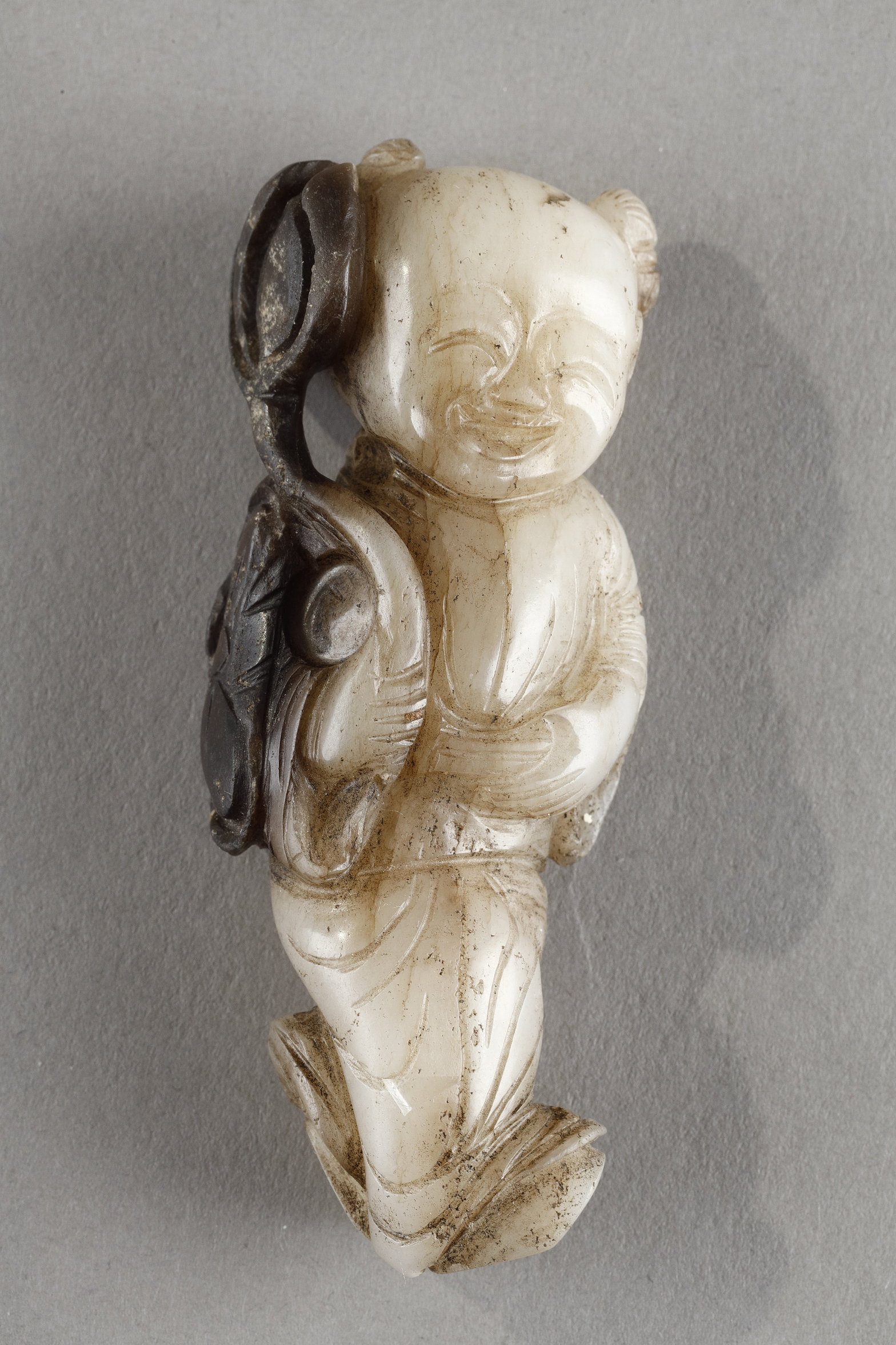 Works of Art : small hoho in green and dark brown jade -China period Ming 