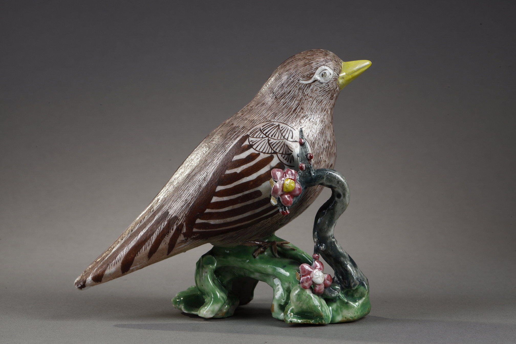 Polychrome : pair of figures of birds perched on blooming  prunus branches Porcelain  from the  Famille Rose - China period Qianlong 1736/1795
H 13cm