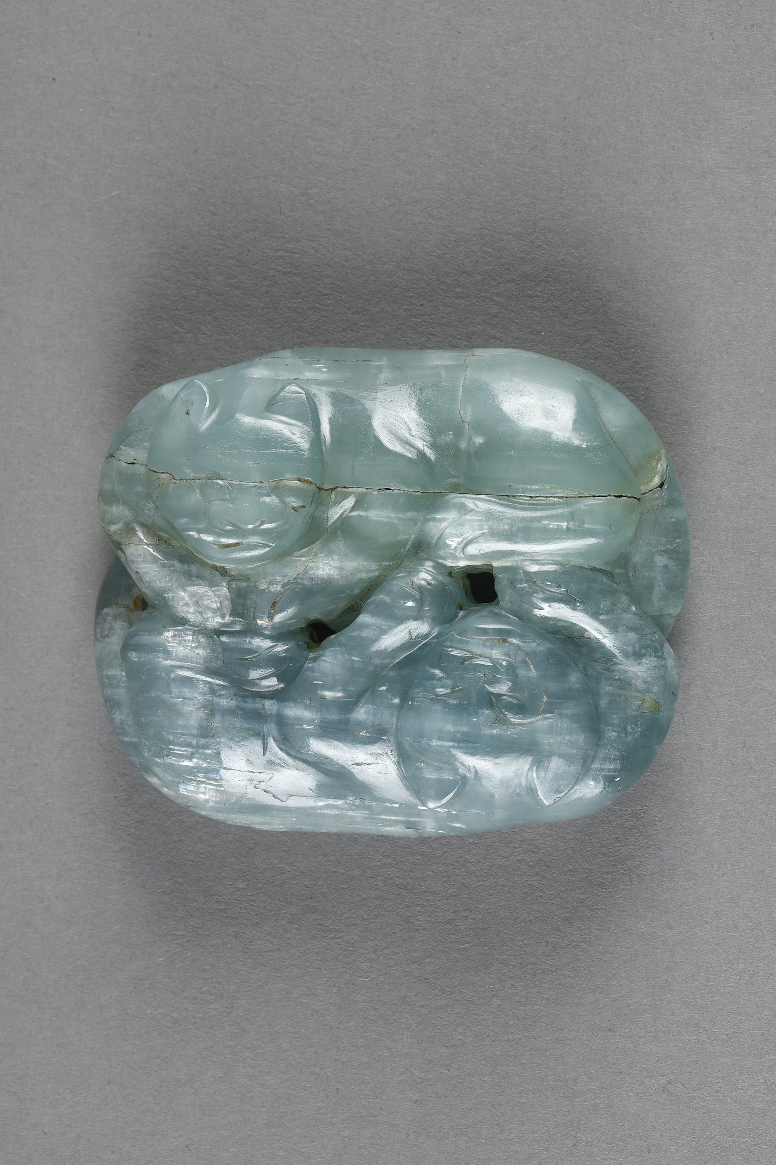 Works of Art : rare sculpture in aquamarine (beryl) representing two cats China period 19th century 