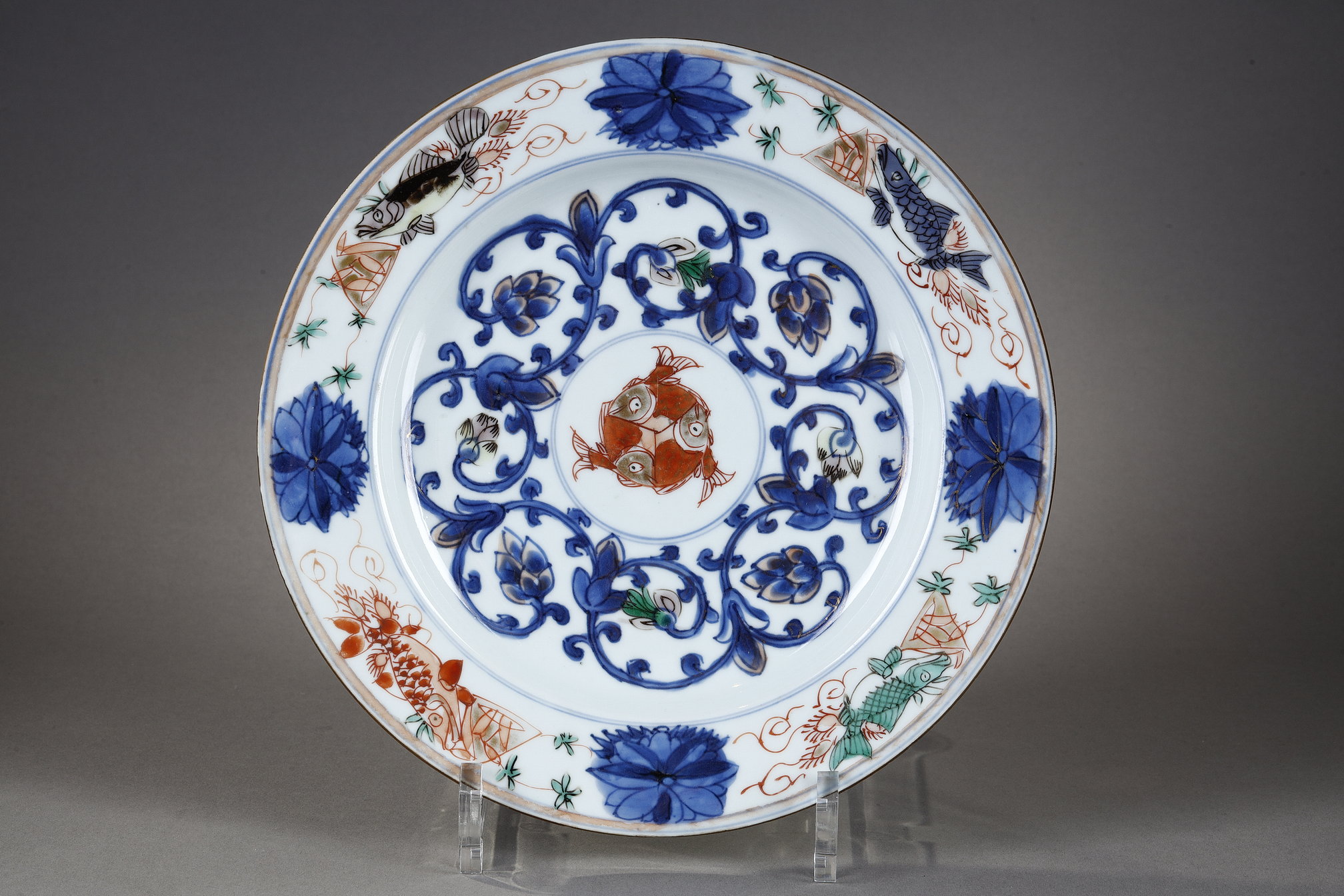 Polychrome : Dish (pair)  porcelain "Famille verte" and underglaze blue  decorated with fish  - Kangxi period  about 1715 