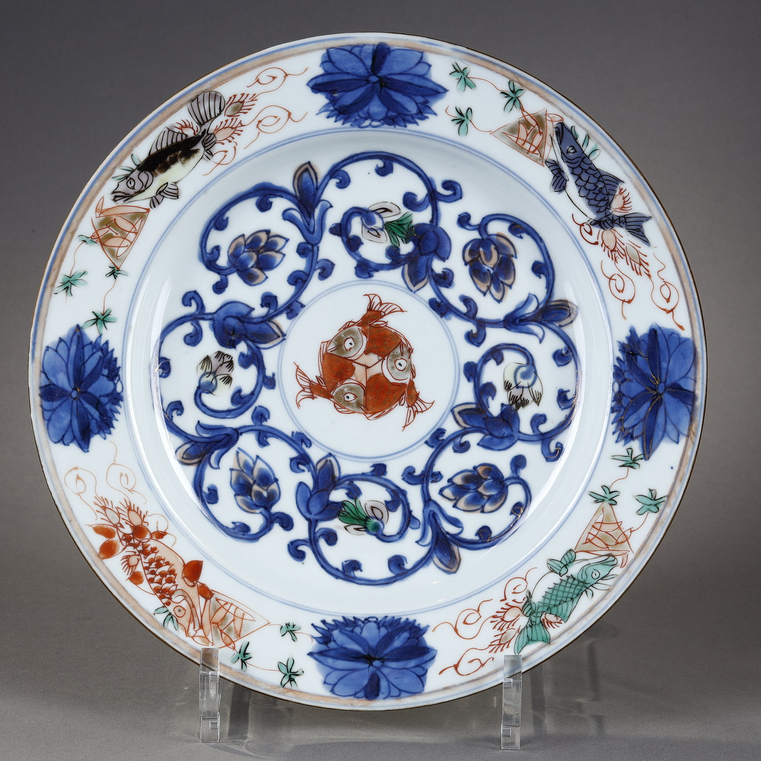 Polychrome : Dish (pair)  porcelain "Famille verte" and underglaze blue  decorated with fish  - Kangxi period  about 1715 