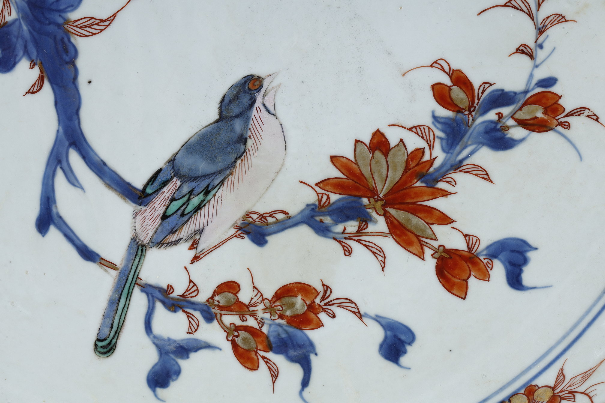 Polychrome : Large porcelain dish enameled in polychrome with flowers and bird. The border with enamels Bianco sopra Bianco. China epoque Yongzheng 1723/1735 Diam 43cm