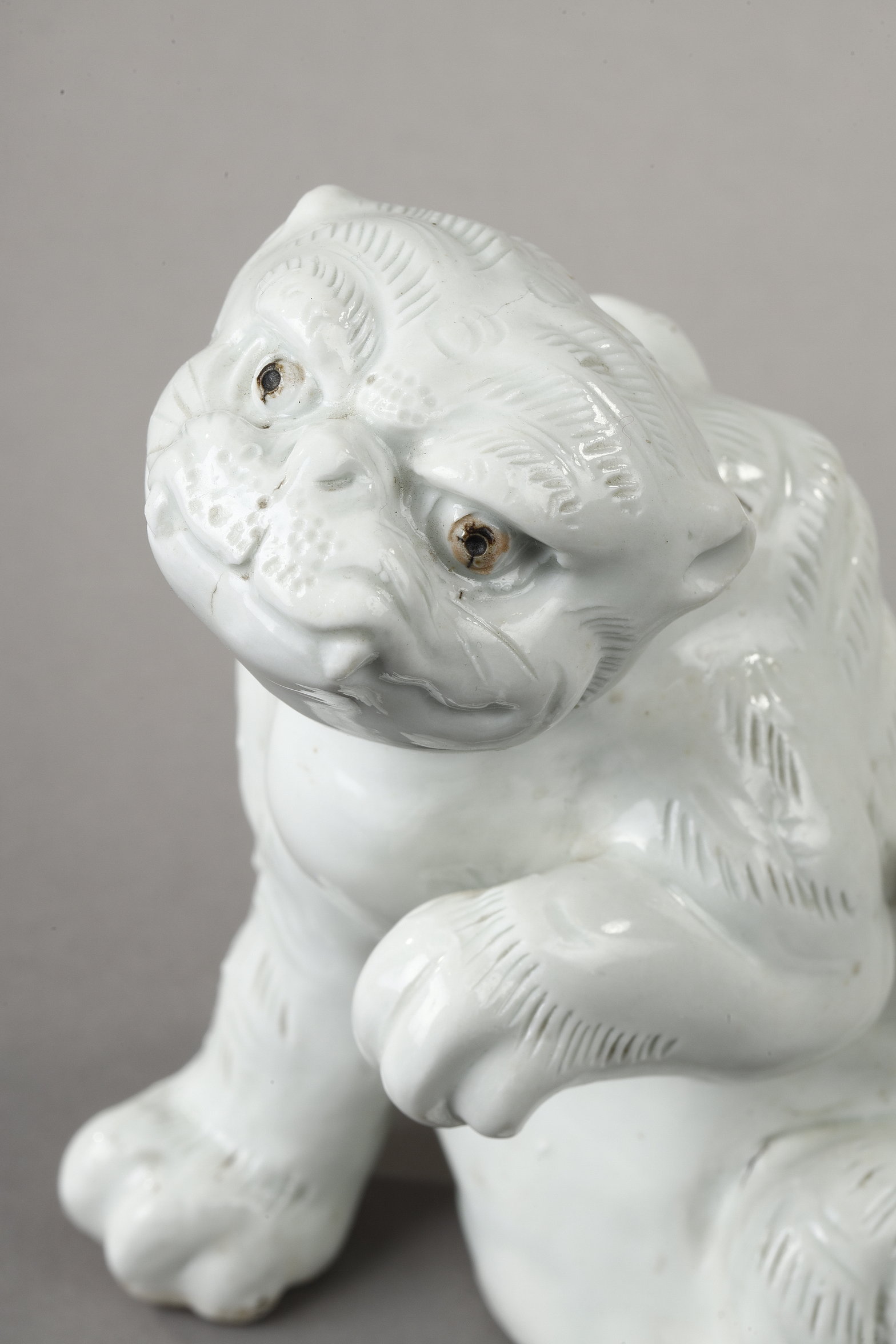 Japanese : two white porcelain figures representing a monkey holding a longevity peach  and a tiger raising its paw - Japan Hirado kilns - 19th century 
H 14,5cm
