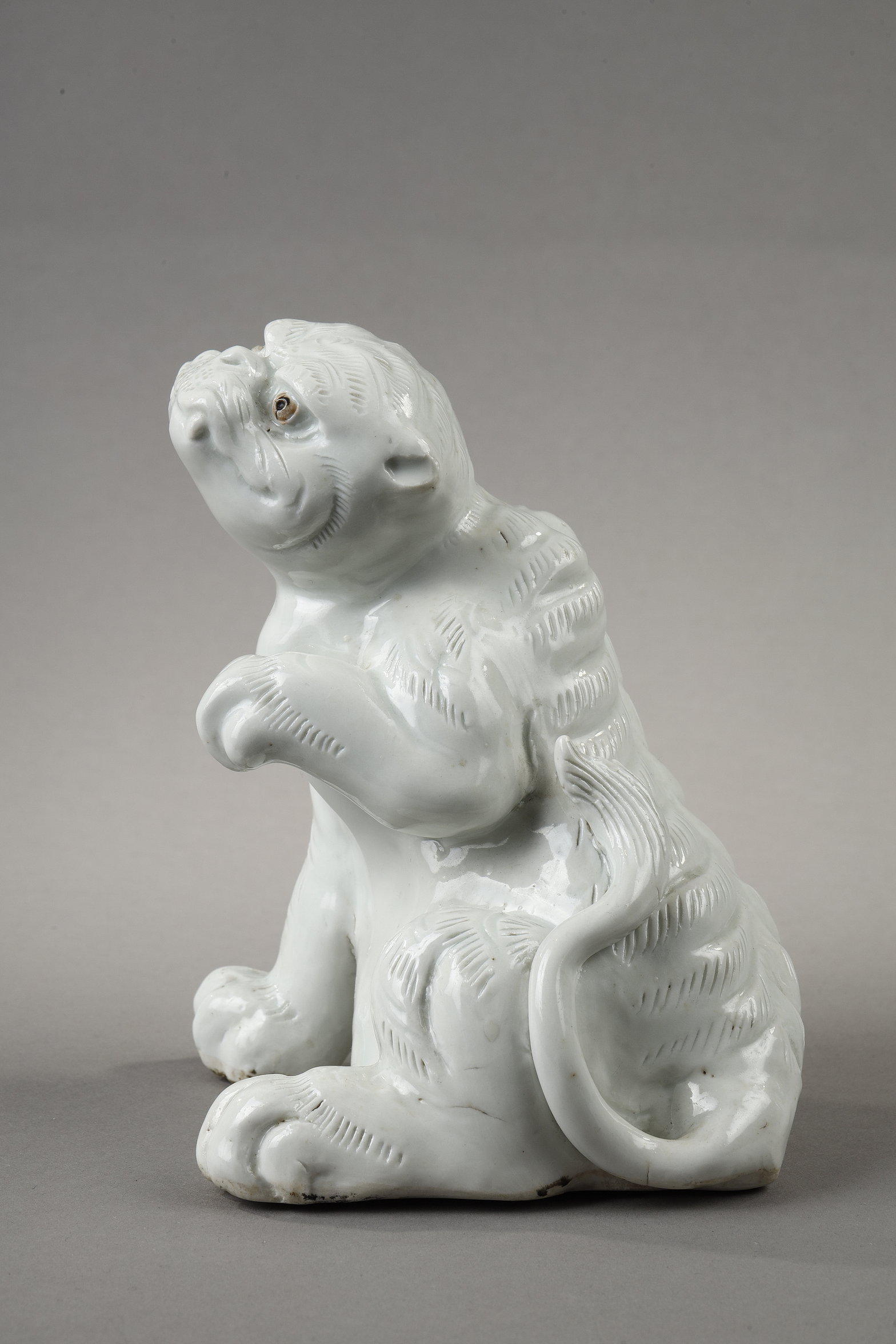 Japanese : two white porcelain figures representing a monkey holding a longevity peach  and a tiger raising its paw - Japan Hirado kilns - 19th century 
H 14,5cm