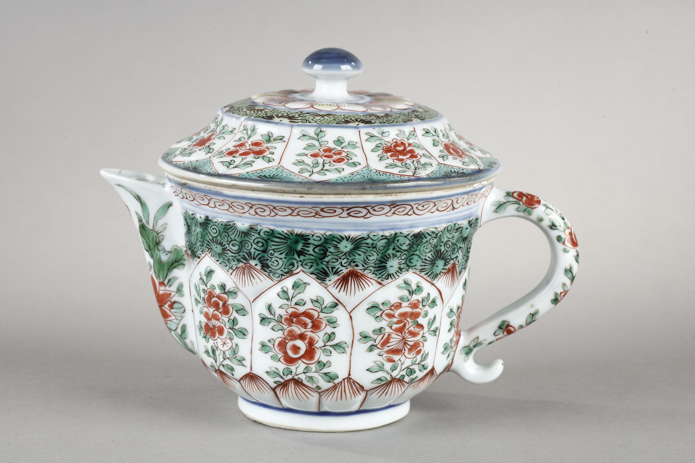 Polychrome :  Pair porcelain ewers Famille Verte -Kangxi period 1662/1722