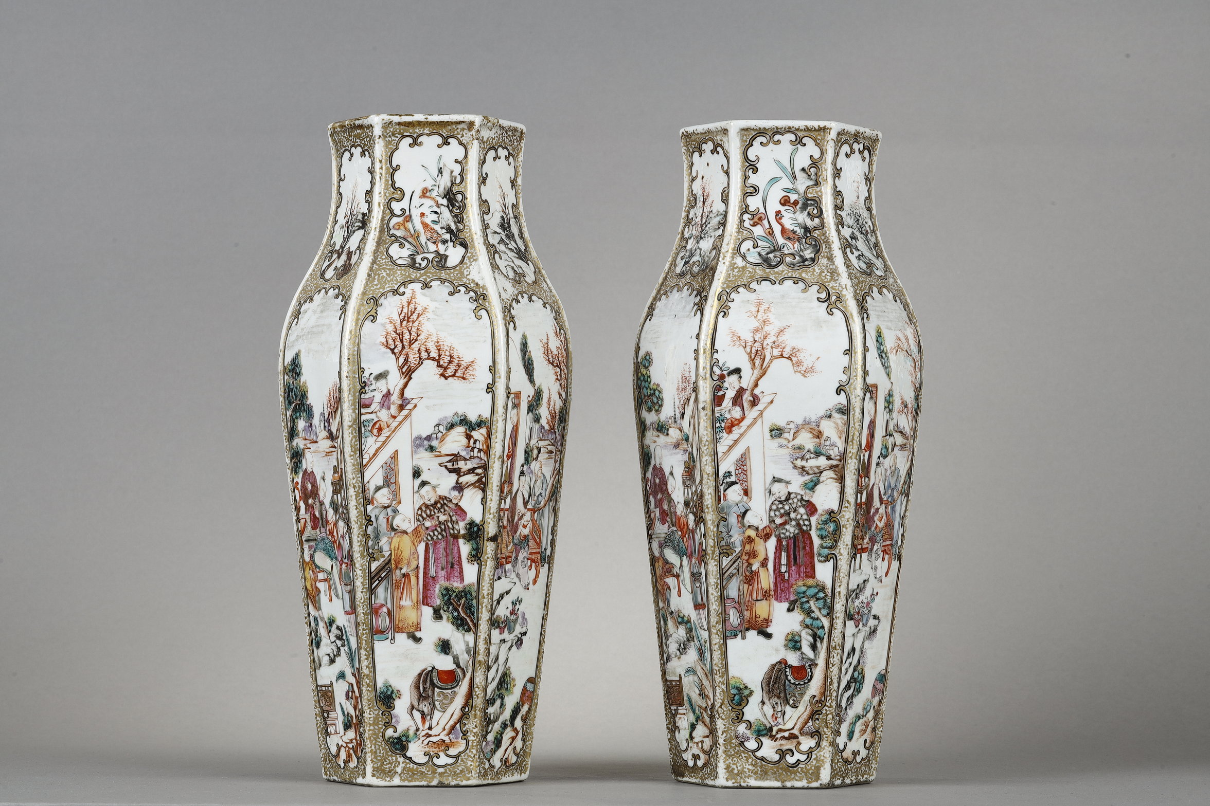 Polychrome : pair of polychrome vases of the Mandarin type 
 adorned with many scenes 
China epoque Qianlong 1736/1795   H 29cm