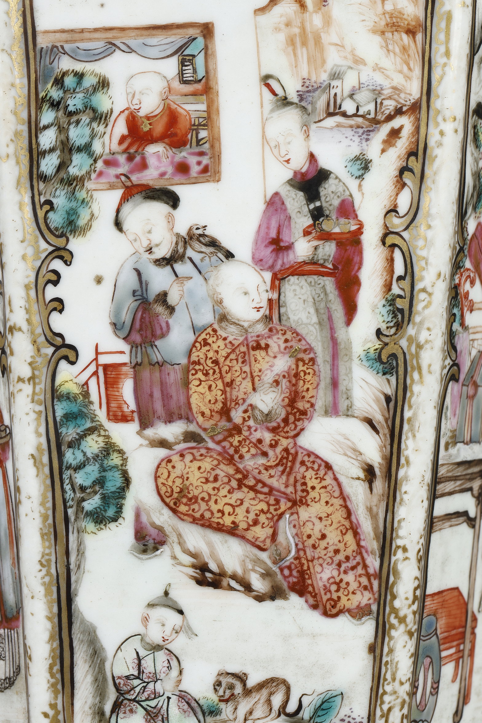 Polychrome : pair of polychrome vases of the Mandarin type 
 adorned with many scenes 
China epoque Qianlong 1736/1795   H 29cm