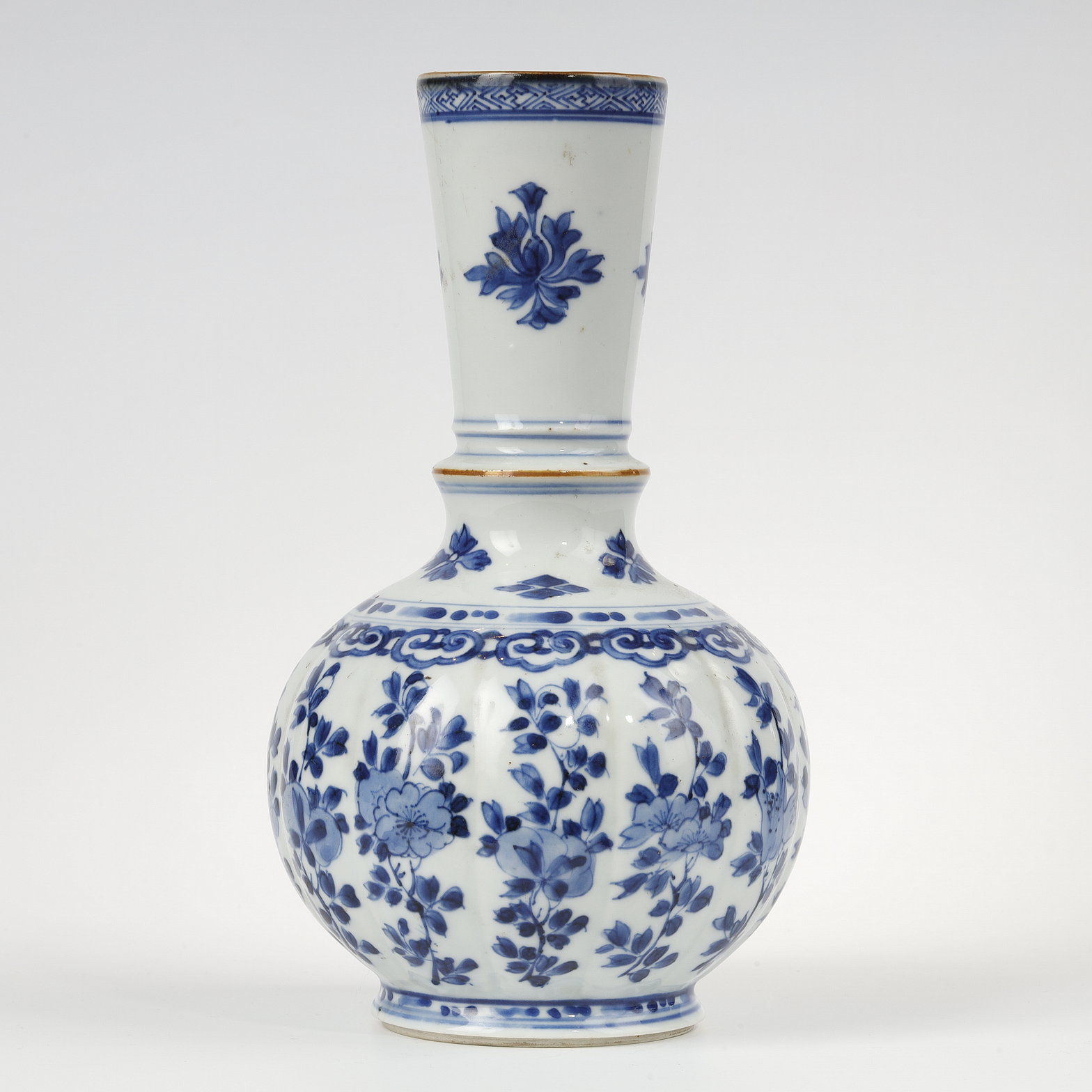 Blue White : Rare vase blue white porcelain HUQQA' VASE FOR THE ISLAMIC MARKET flowers decoration .
Kangxi period 1662/1722