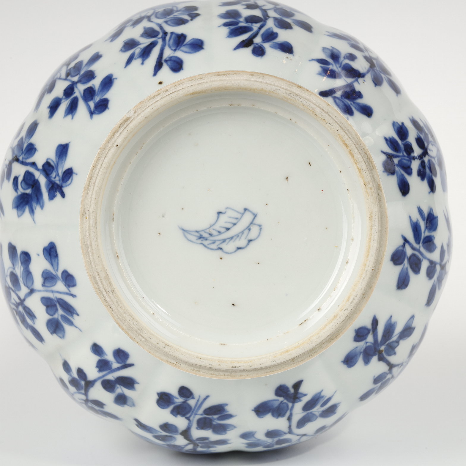 Blue White : Rare vase blue white porcelain HUQQA' VASE FOR THE ISLAMIC MARKET flowers decoration .
Kangxi period 1662/1722