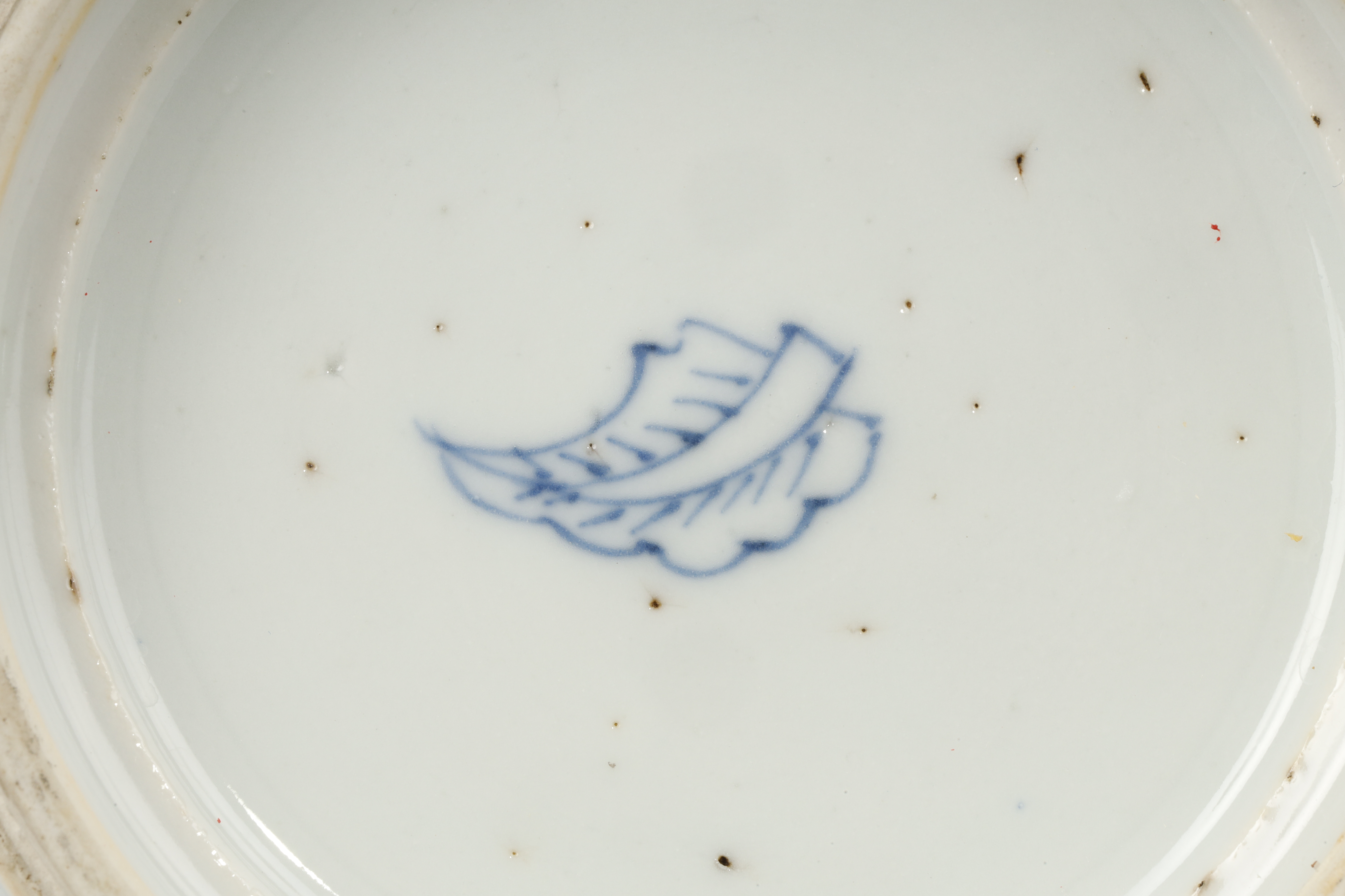 Blue White : Rare vase blue white porcelain HUQQA' VASE FOR THE ISLAMIC MARKET flowers decoration .
Kangxi period 1662/1722