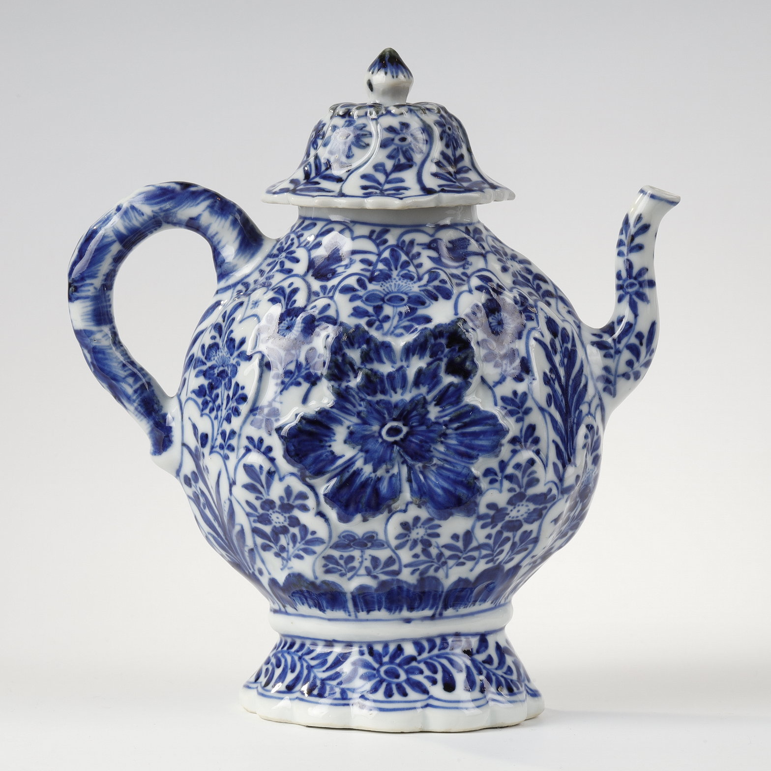 Blue White : Rare blue white porcelain molded with flowers foliage and birds  . The handle shaped branch
China Kangxi Period 1662/1722