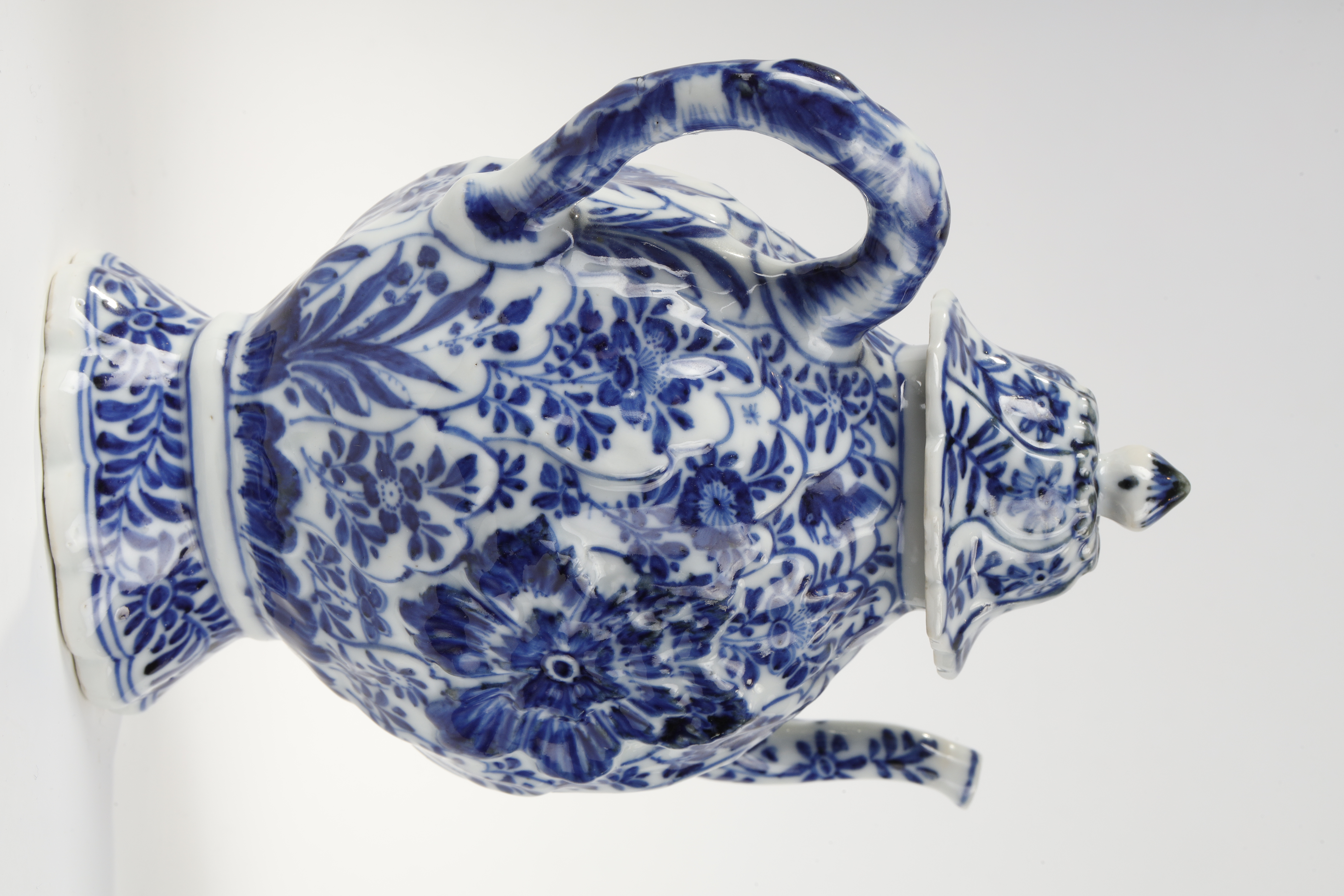 Blue White : Rare blue white porcelain molded with flowers foliage and birds  . The handle shaped branch
China Kangxi Period 1662/1722