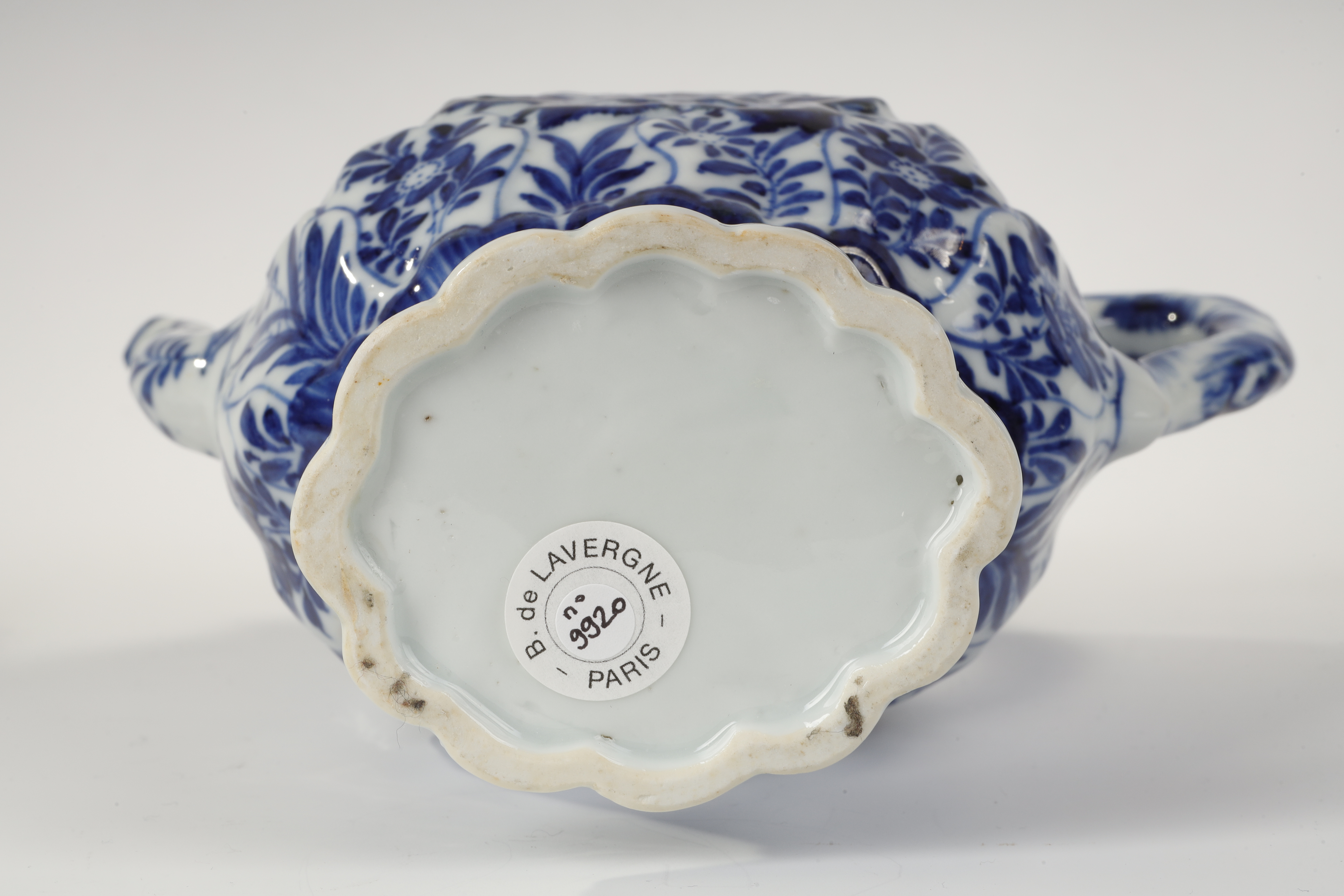 Blue White : Rare blue white porcelain molded with flowers foliage and birds  . The handle shaped branch
China Kangxi Period 1662/1722