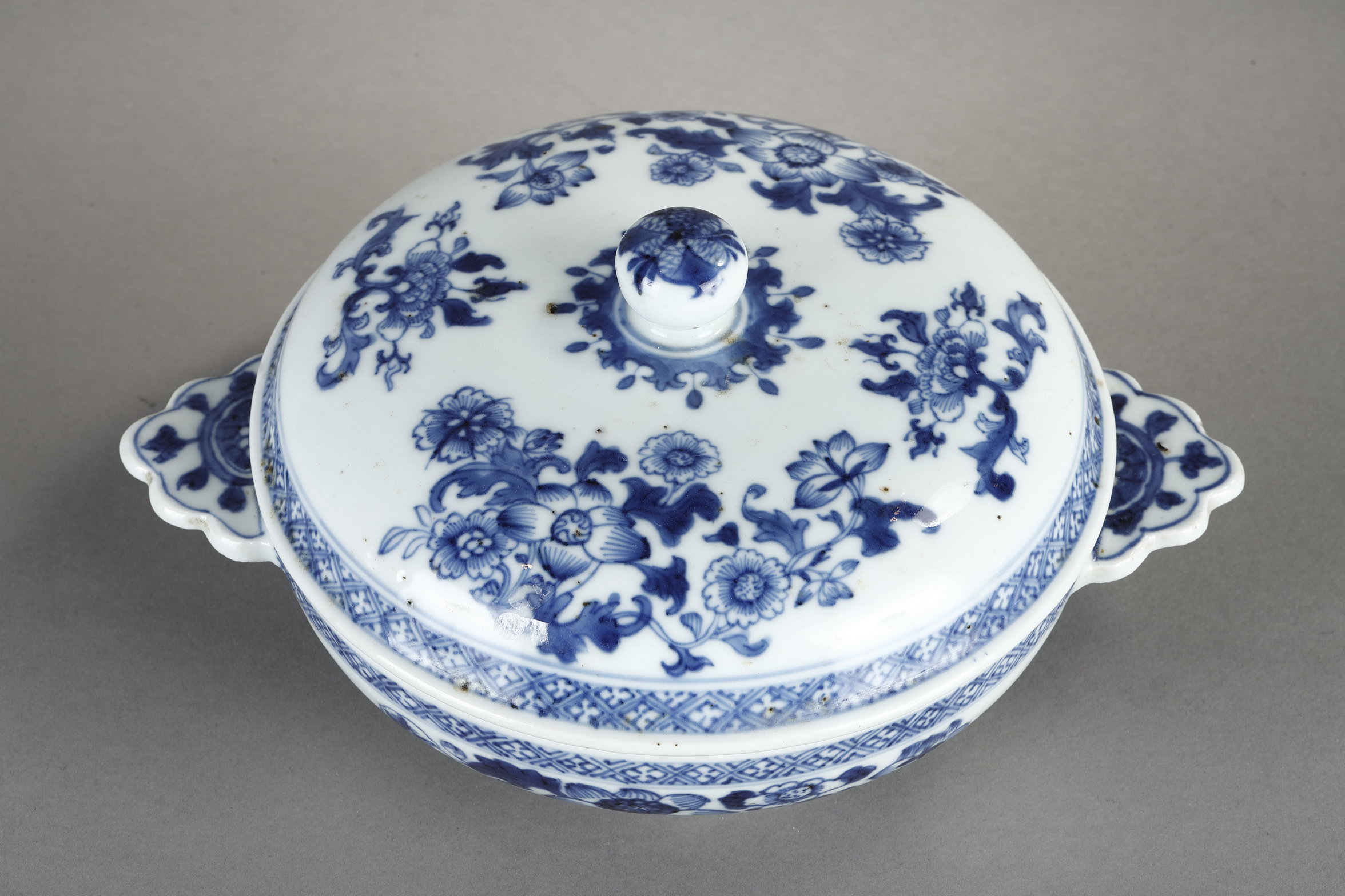 Blue White : Blue White porcelain covered bowl according to a form of Western silverware. China  around 1740 