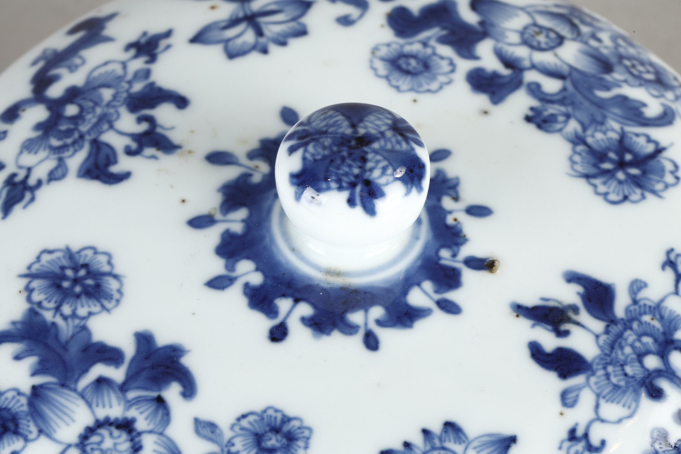 Blue White : Blue White porcelain covered bowl according to a form of Western silverware. China  around 1740 