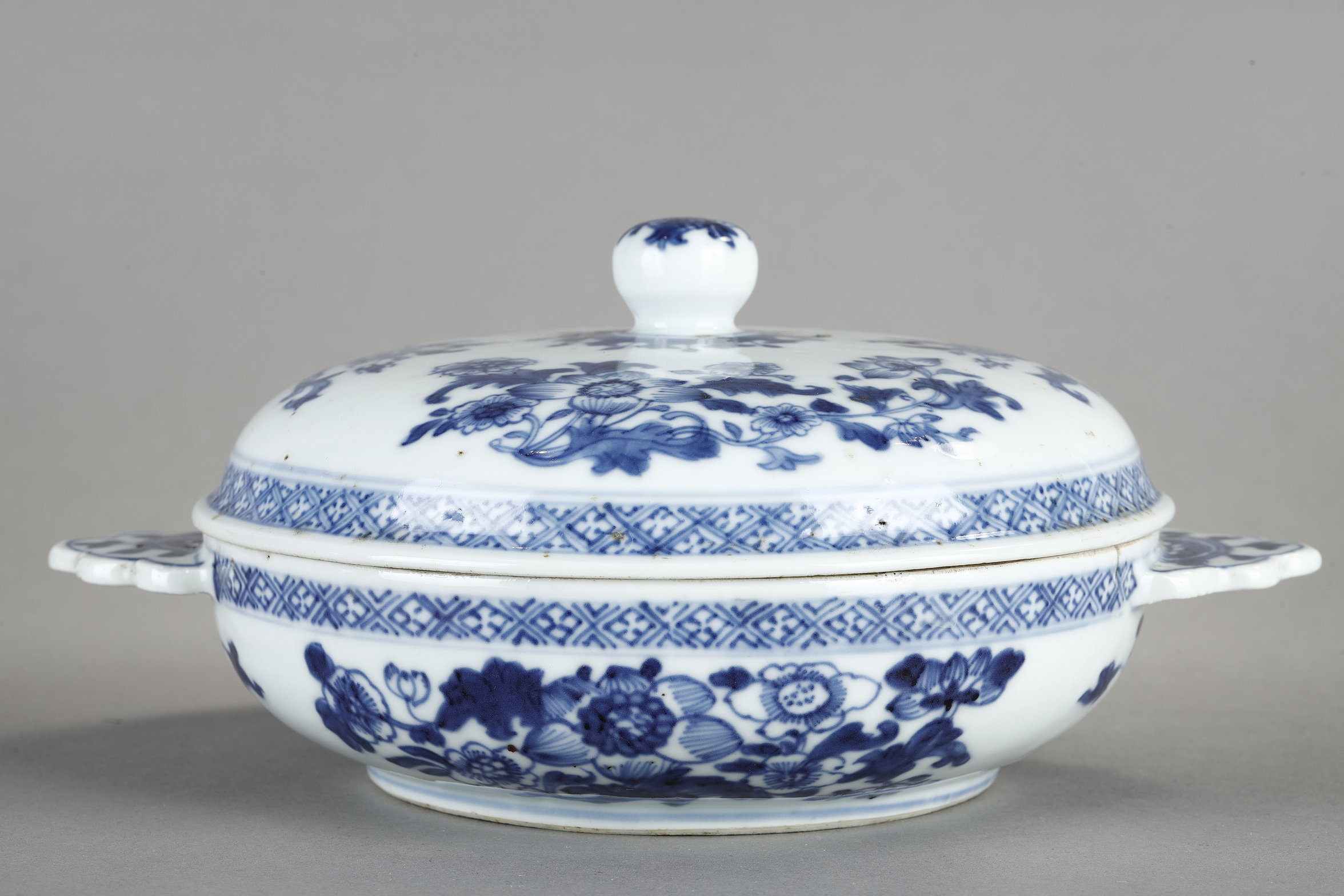 Blue White : Blue White porcelain covered bowl according to a form of Western silverware. China  around 1740 