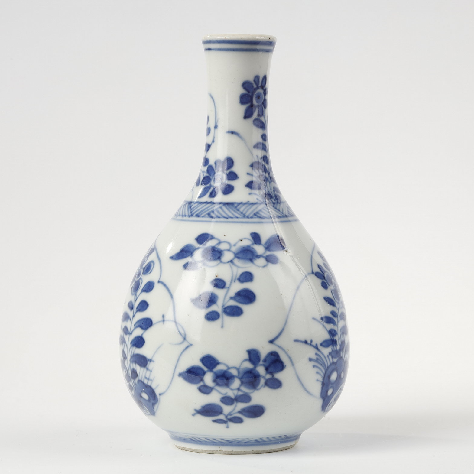 Blue White : Small vase pearshape  blue and white porcelain  decorated with flowers
Kangxi period 1662/1722
