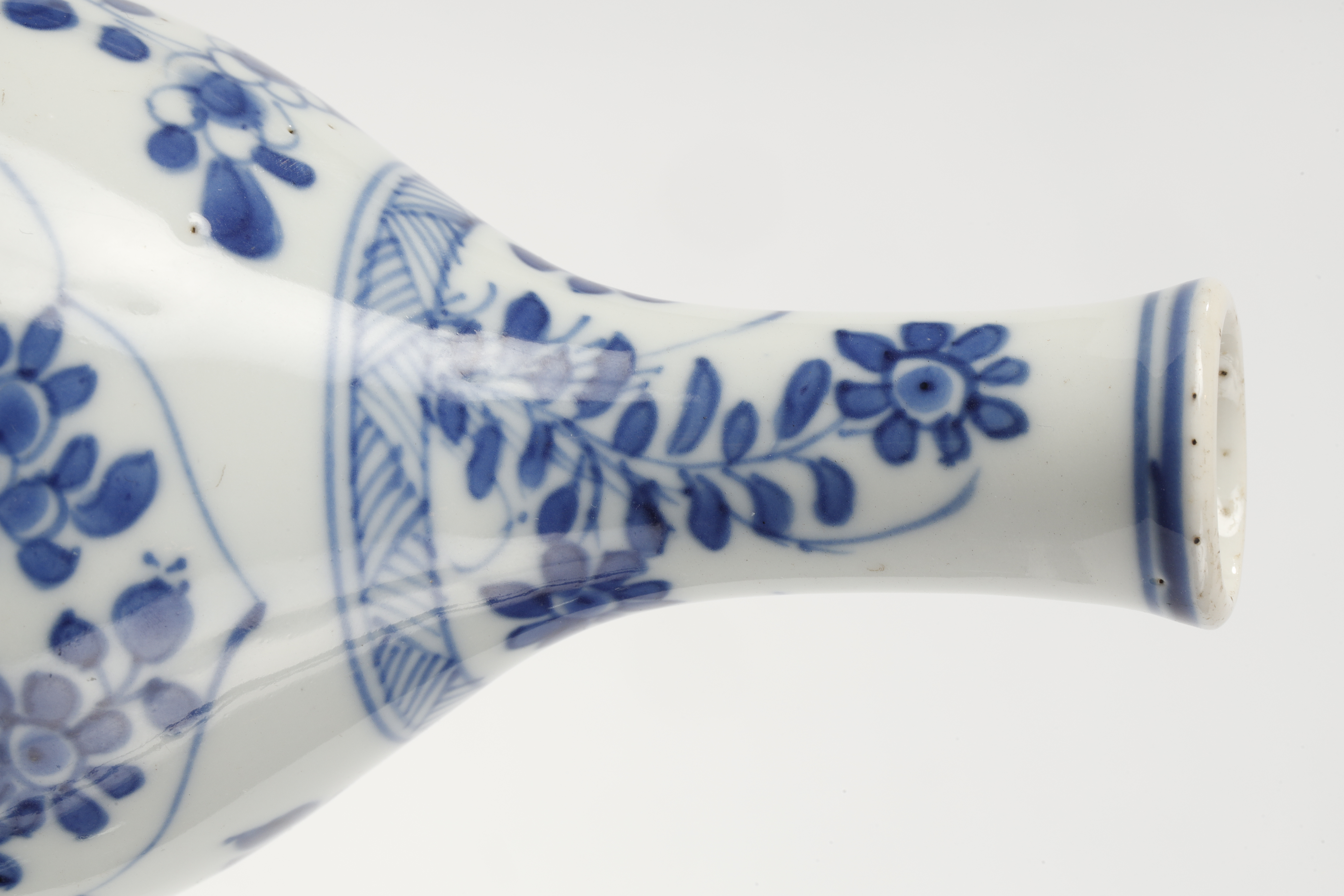 Blue White : Small vase pearshape  blue and white porcelain  decorated with flowers
Kangxi period 1662/1722