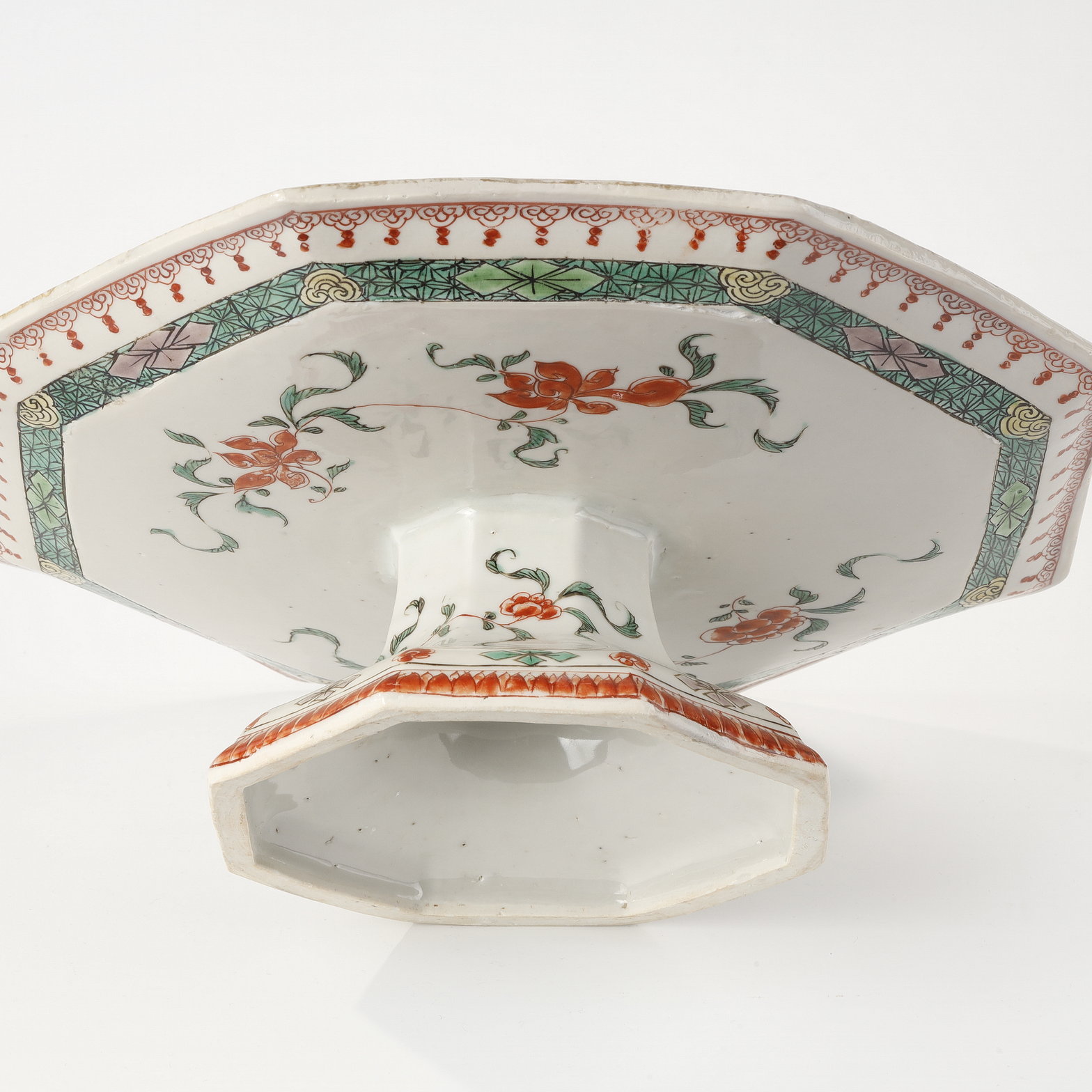 Polychrome : Very rare stemdish porcelain Famille Verte  certainly influenced by a stemdish in faience from Rouen. China Period Kangxi 1662/1722