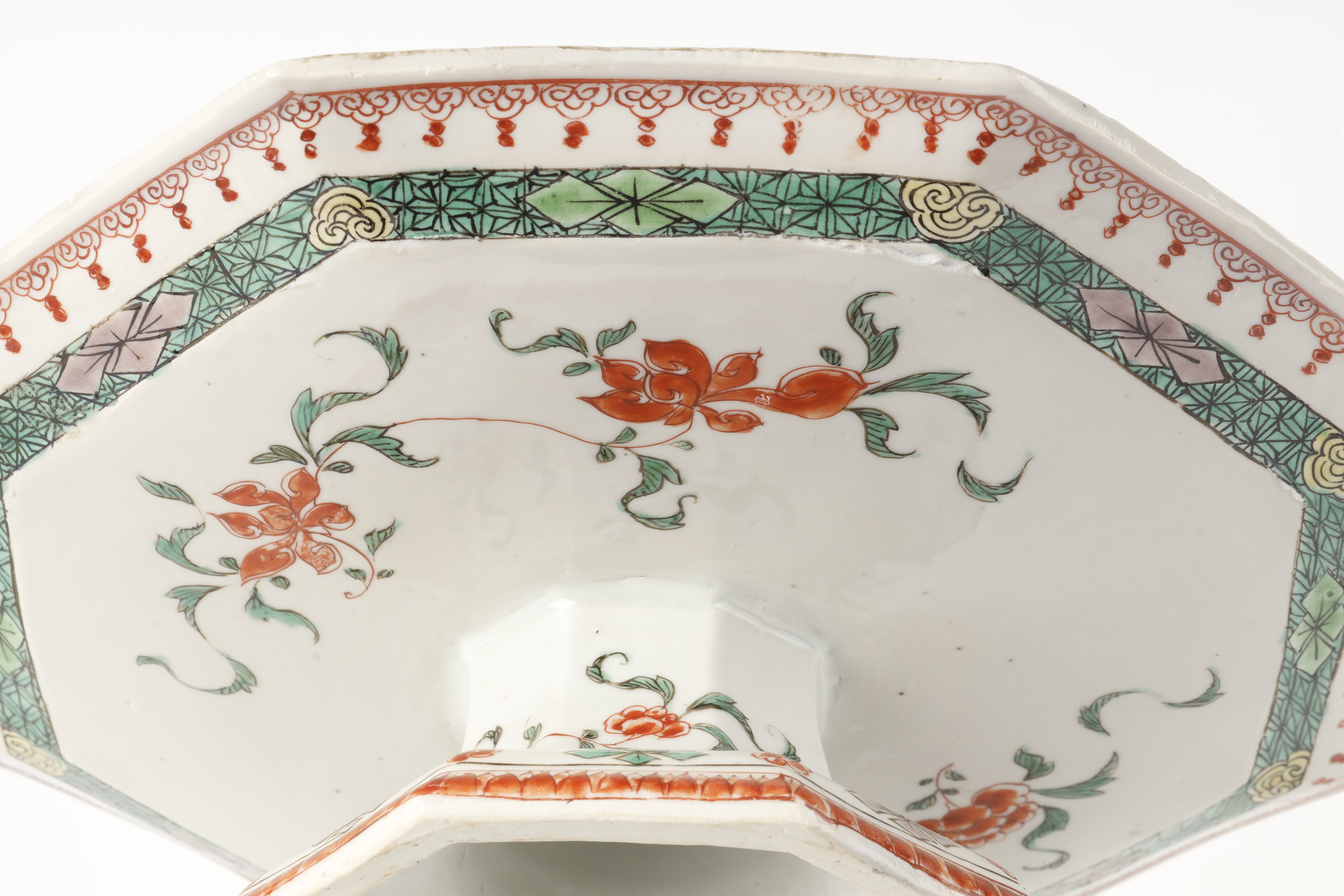 Polychrome : Very rare stemdish porcelain Famille Verte  certainly influenced by a stemdish in faience from Rouen. China Period Kangxi 1662/1722