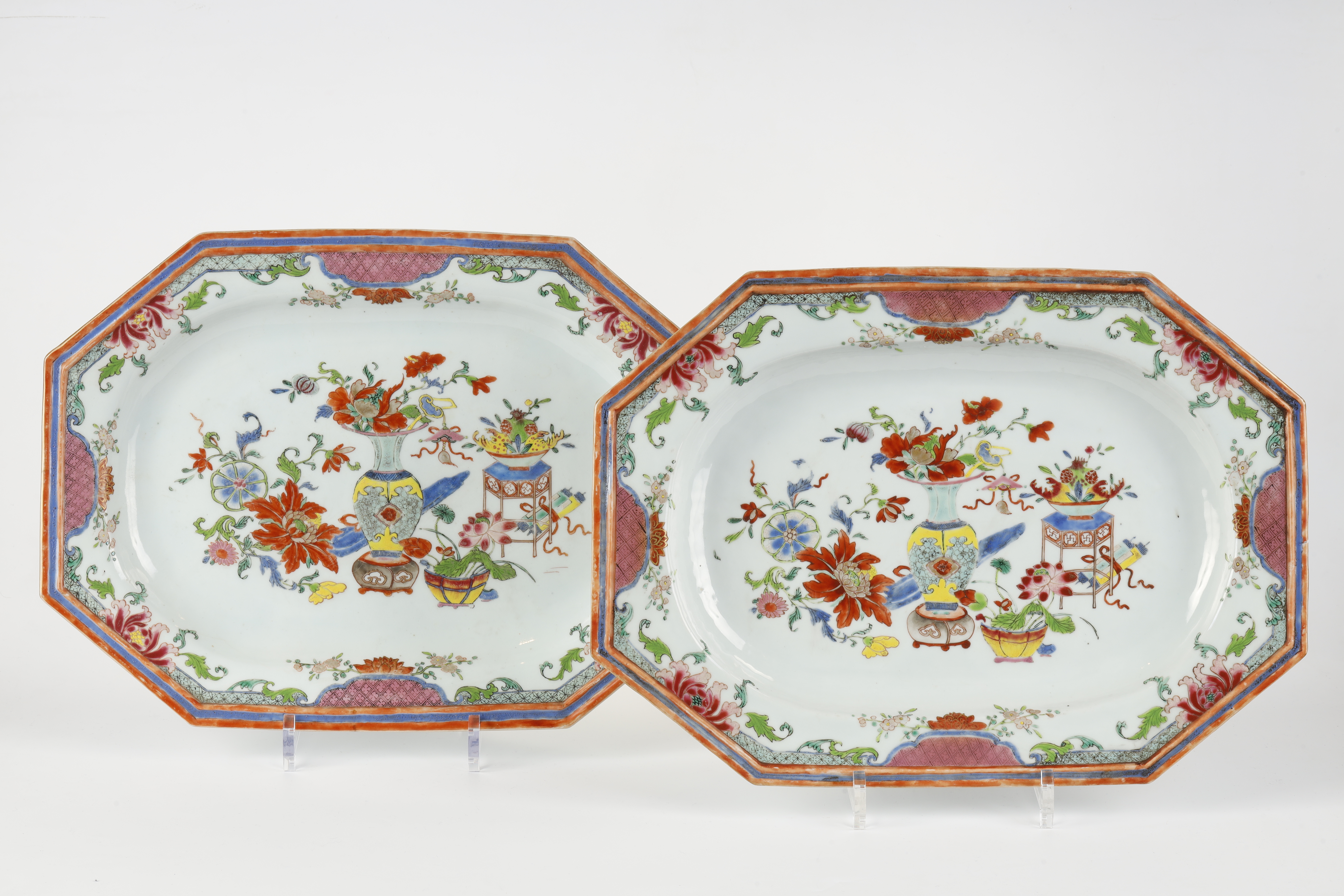 Polychrome : Pair of dish Famille rose porcelain mobilar decor and flowers - Yongzheng period 1723/1735