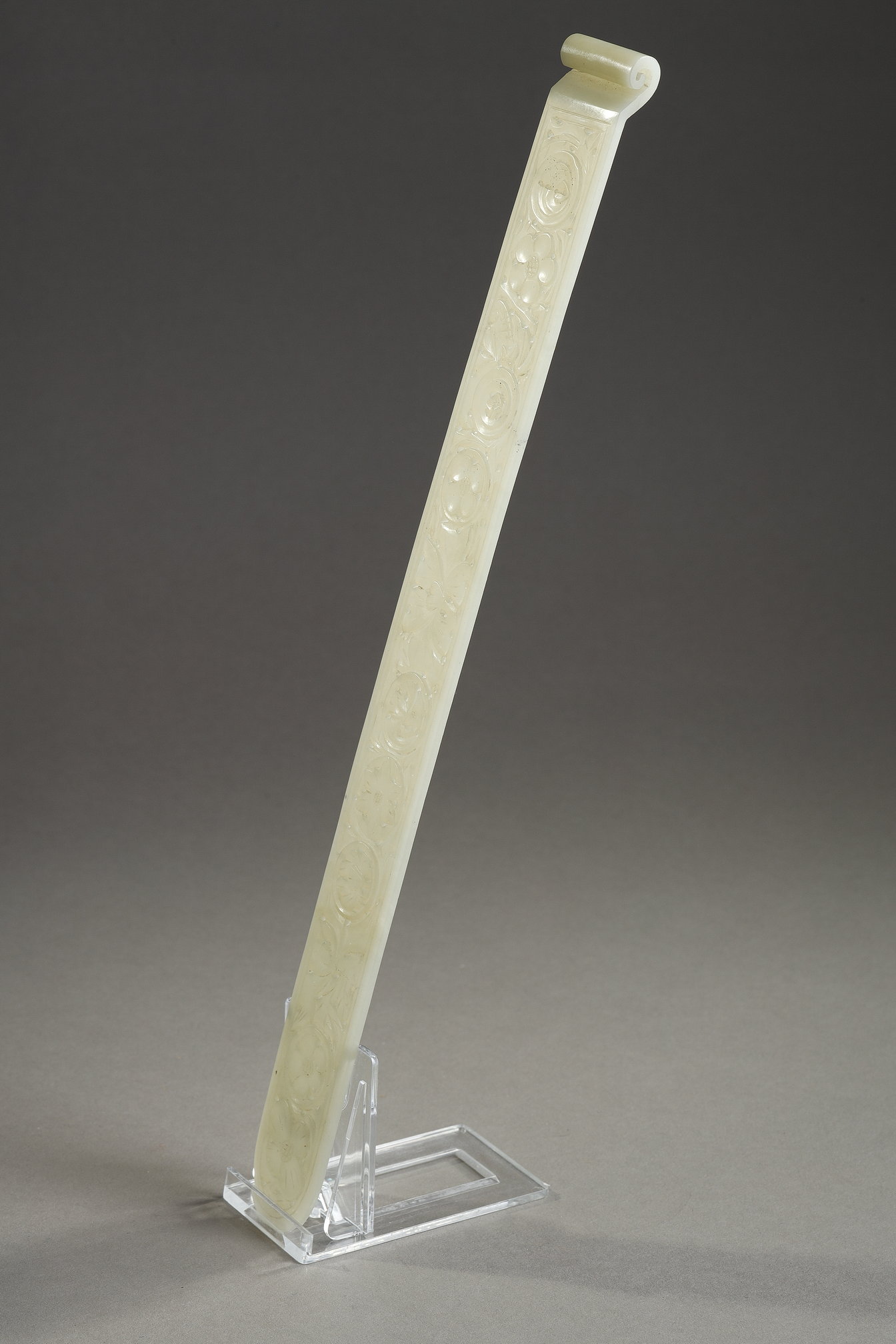 Works of Art : Chine nephrite hair pin carved and reticulated for Mandch woman - 19th century
H 29,3cm