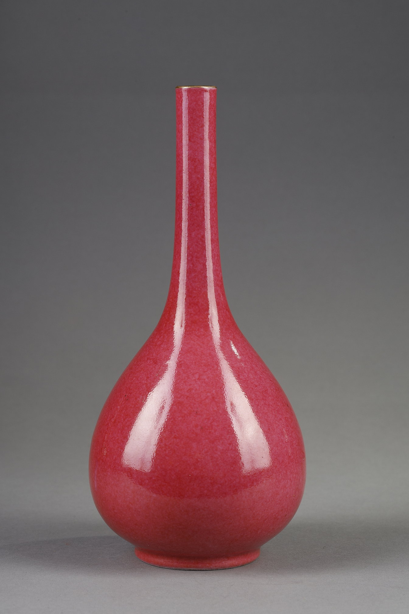 Polychrome : pear-shaped  vase with monochrome  "ruby"   Qianlong mark- China 1890/1930