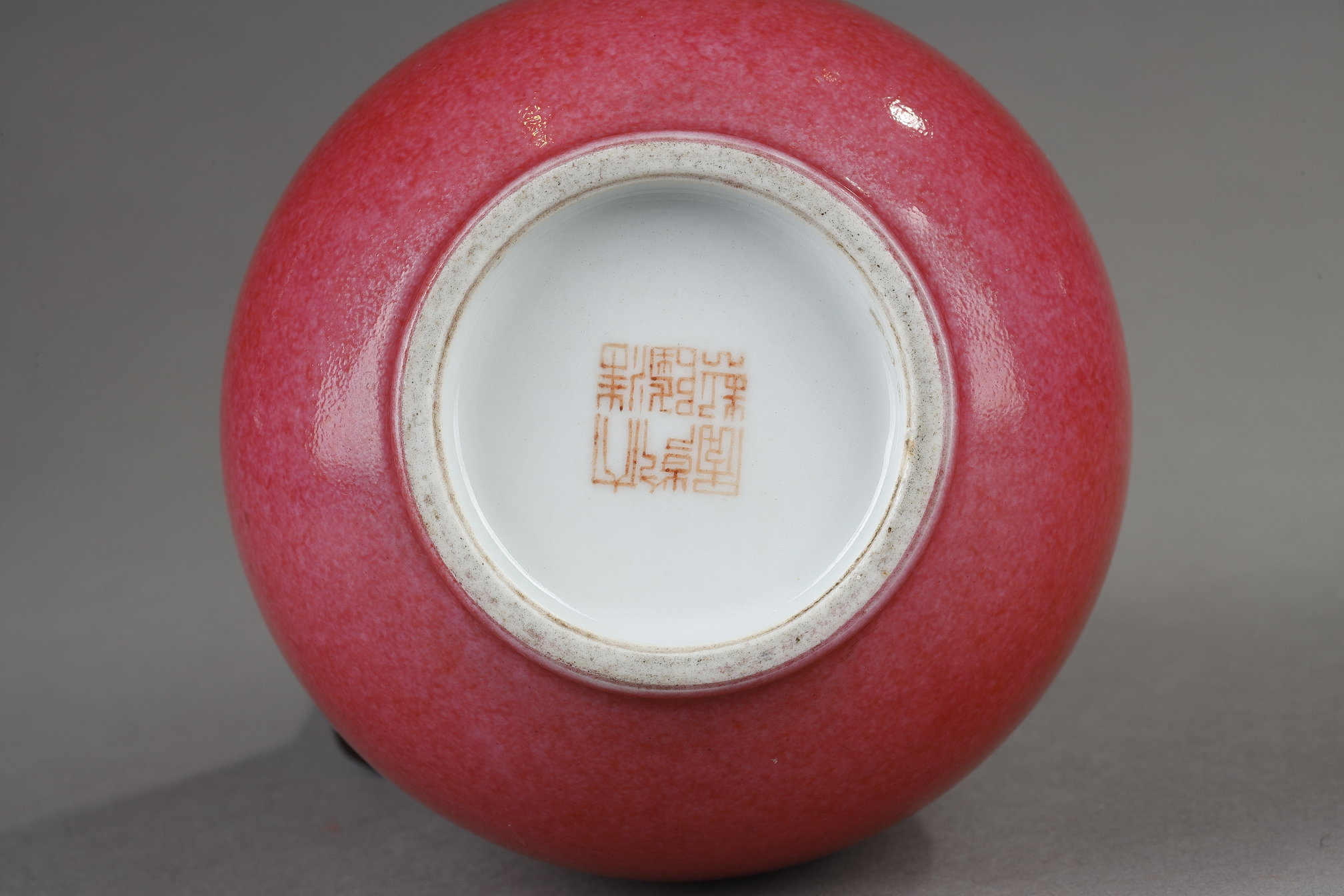 Polychrome : pear-shaped  vase with monochrome  "ruby"   Qianlong mark- China 1890/1930