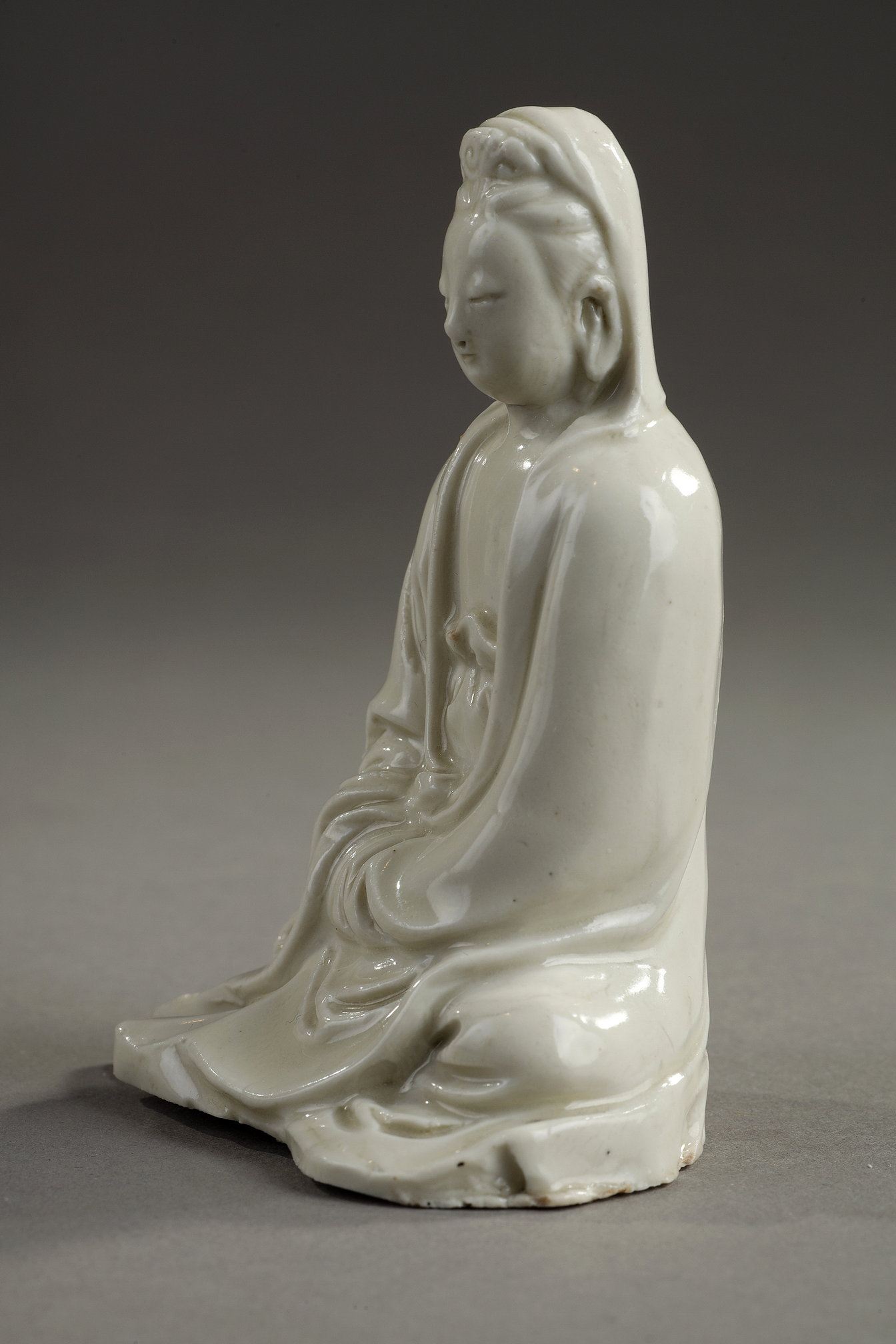 Blue White : Chinese "blanc de Chine "   Figure of Guanyin ,Goddess of  Mercy  Dehua kilns
Fujian province -   China about 1640
H 8,5cm