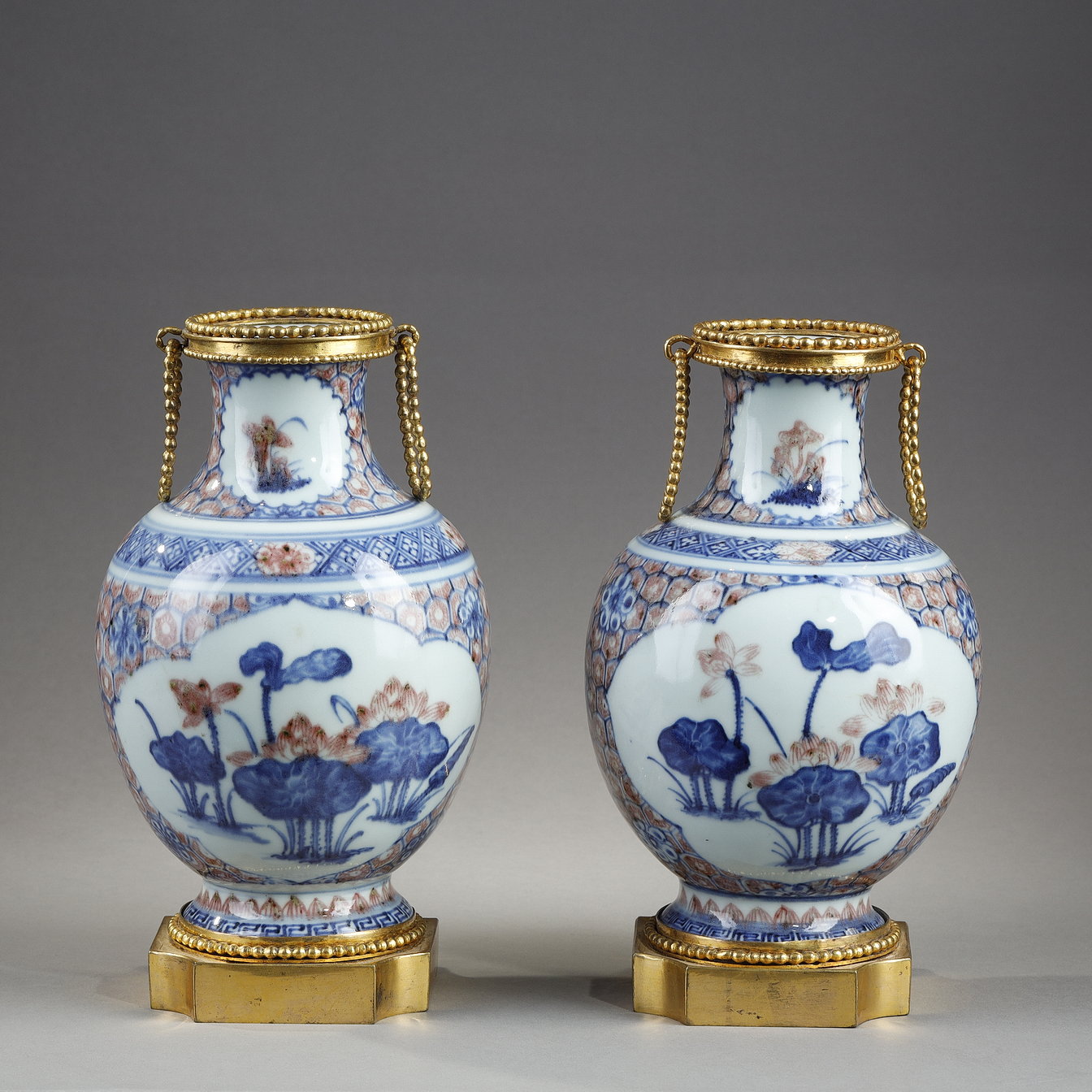 Works of Art : pair porcelain vases decorated in underglaze blue and copper red  -  1790/1840  -

Mount French bronze 19th century       (H 21,5 cm)
