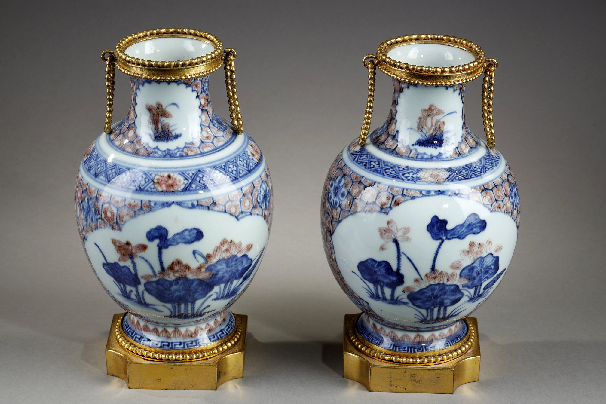 Works of Art : pair porcelain vases decorated in underglaze blue and copper red  -  1790/1840  -

Mount French bronze 19th century       (H 21,5 cm)

