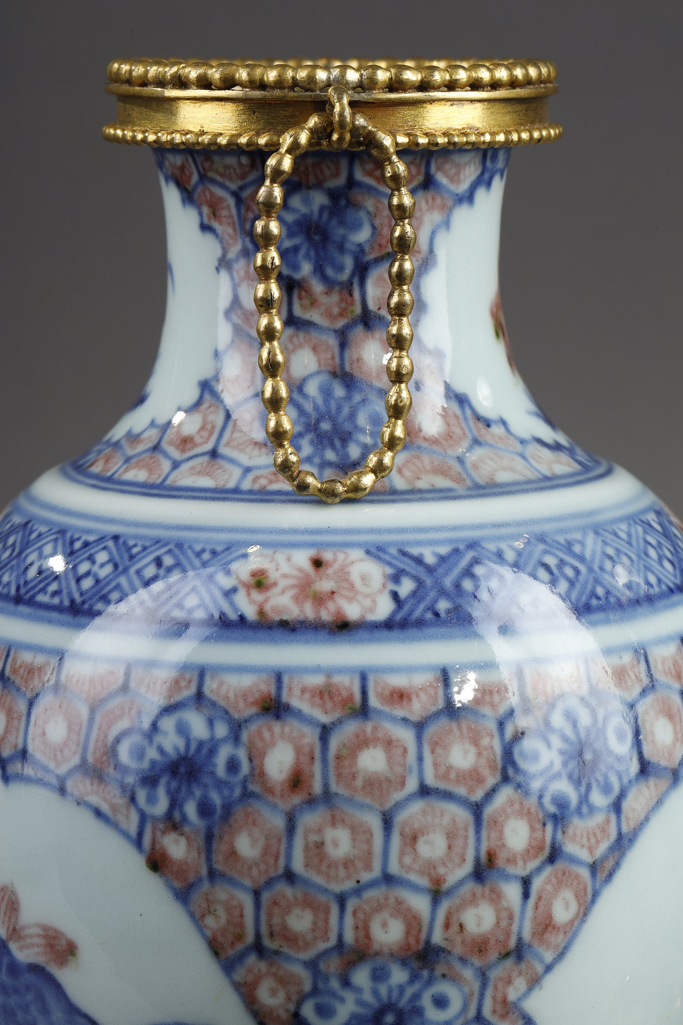 Works of Art : pair porcelain vases decorated in underglaze blue and copper red  -  1790/1840  -

Mount French bronze 19th century       (H 21,5 cm)
