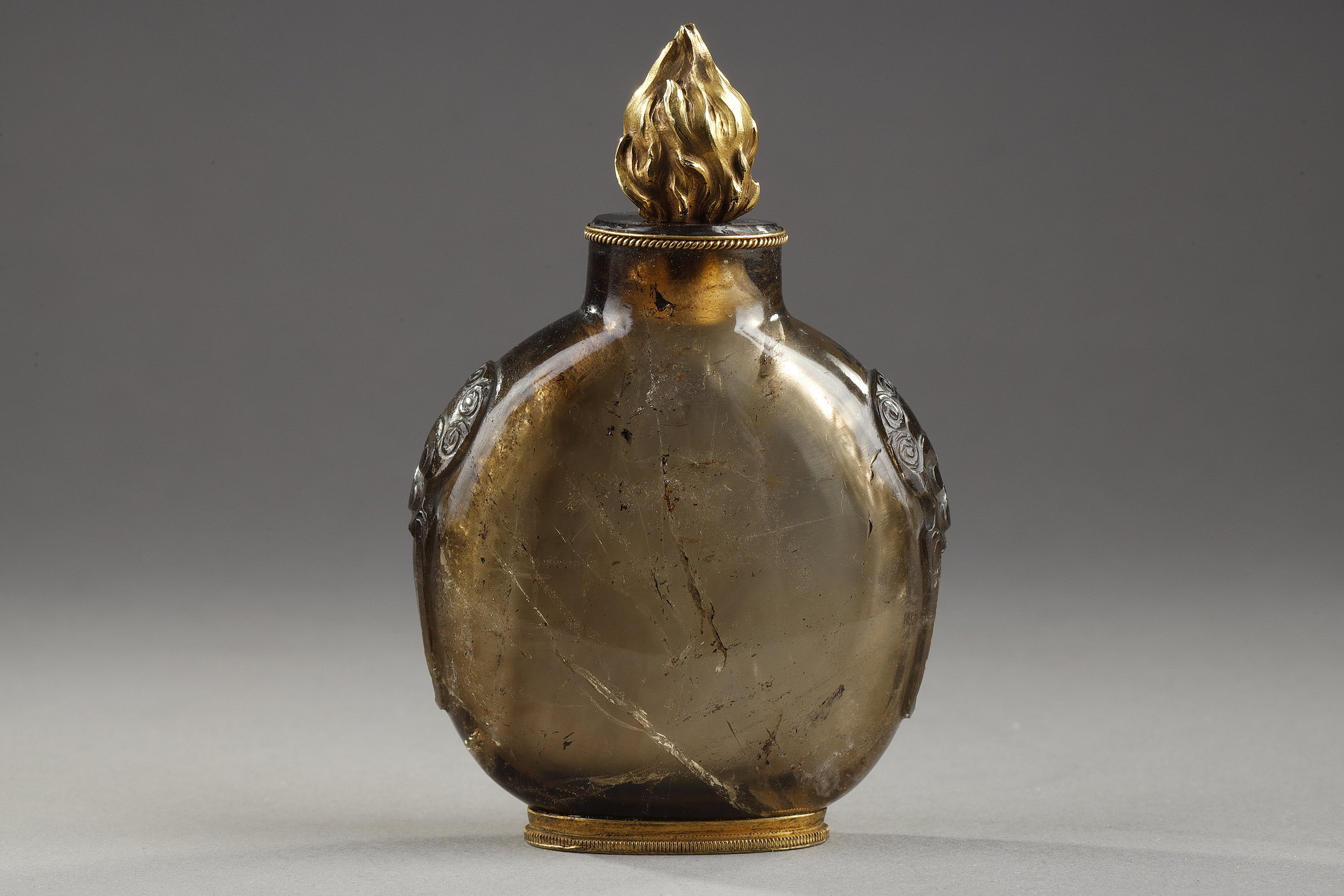 Snuff Bottles : rock crystal smoked snuff bottle  -gold bronze mounted -
rock crystal 1760/1840
bronze european 1800/1850