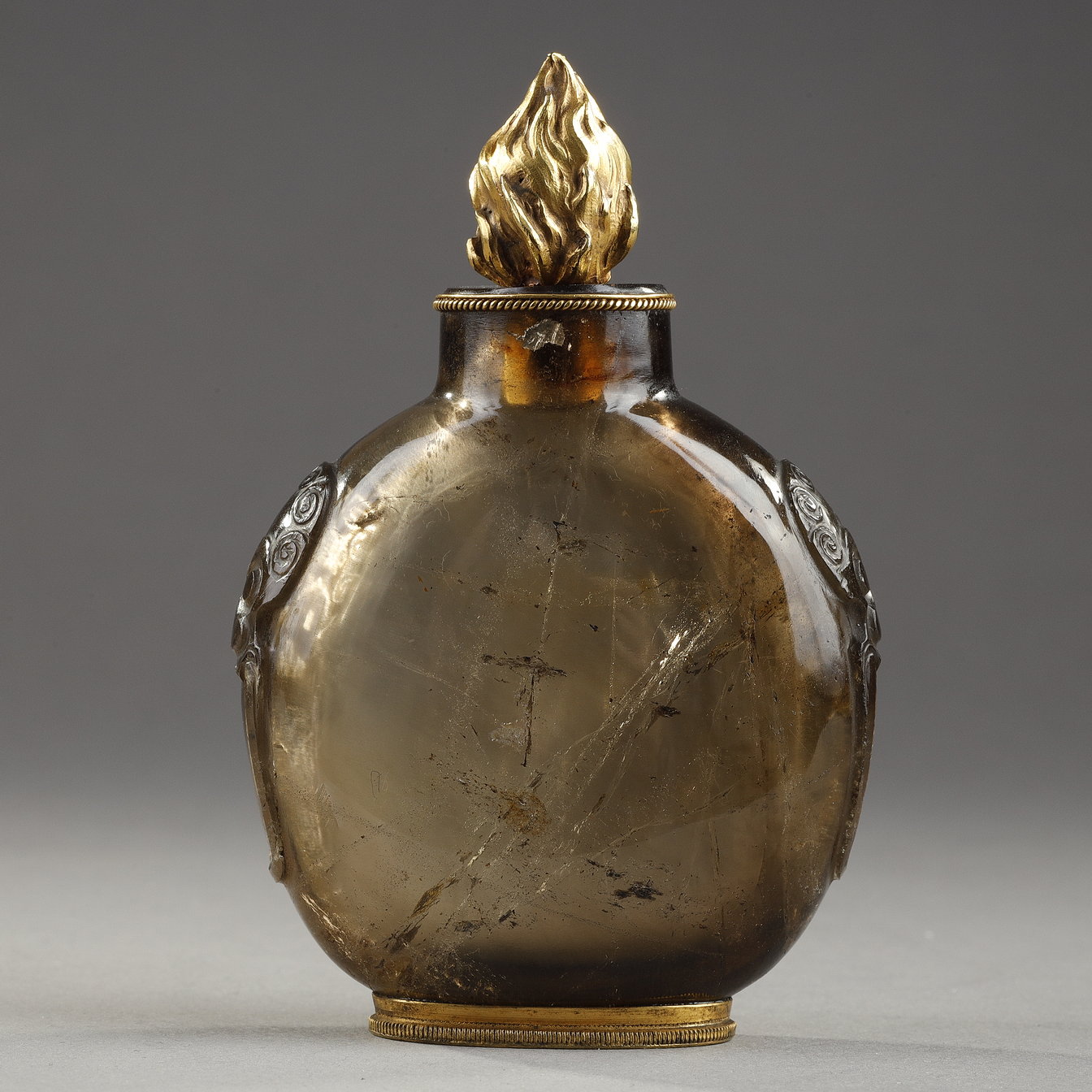 Snuff Bottles : rock crystal smoked snuff bottle  -gold bronze mounted -
rock crystal 1760/1840
bronze european 1800/1850