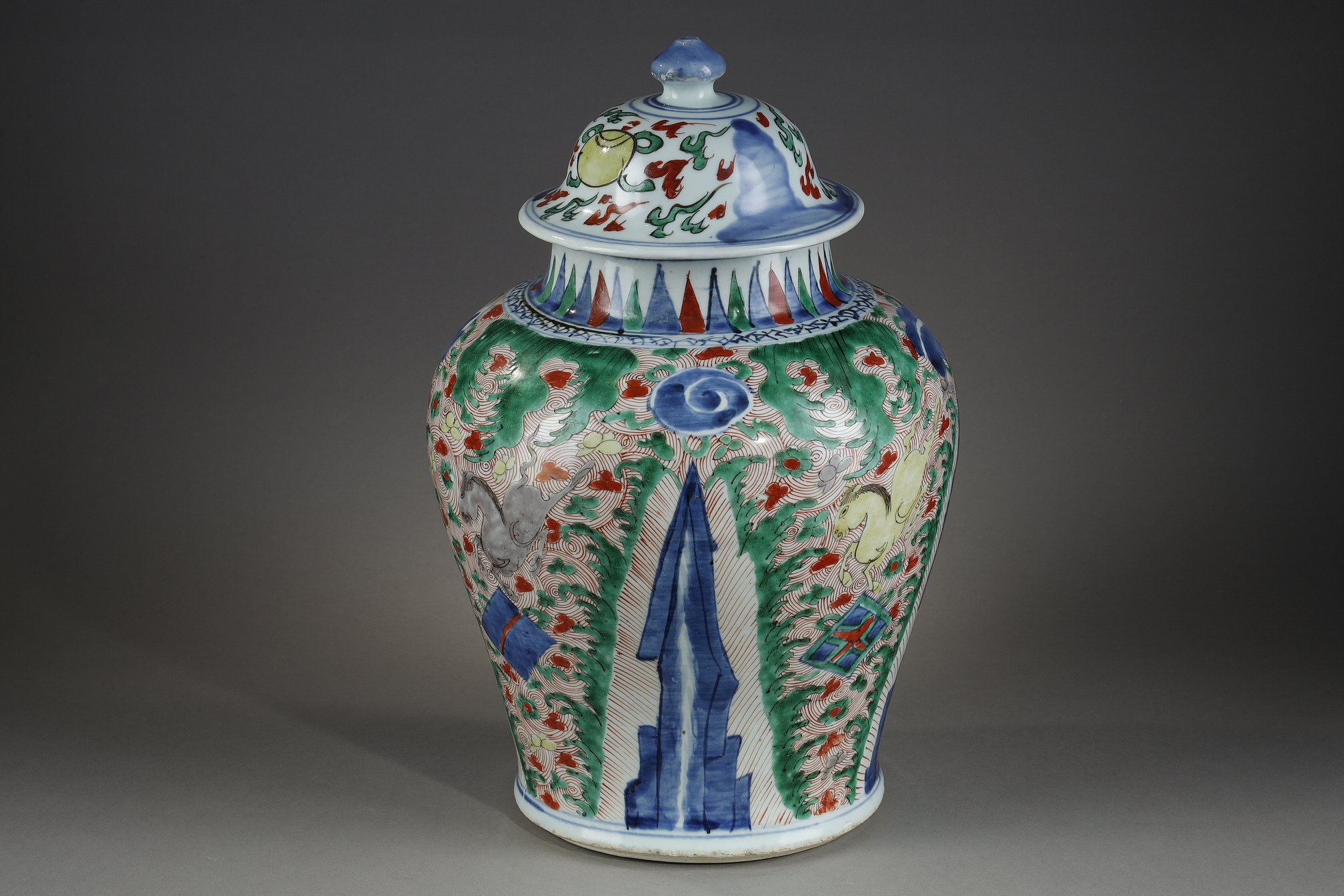 Polychrome : Wucai vase (5 colors)  with horses, waves, rocks and eight symbolic objects China epoque Shunzi
1644/1661