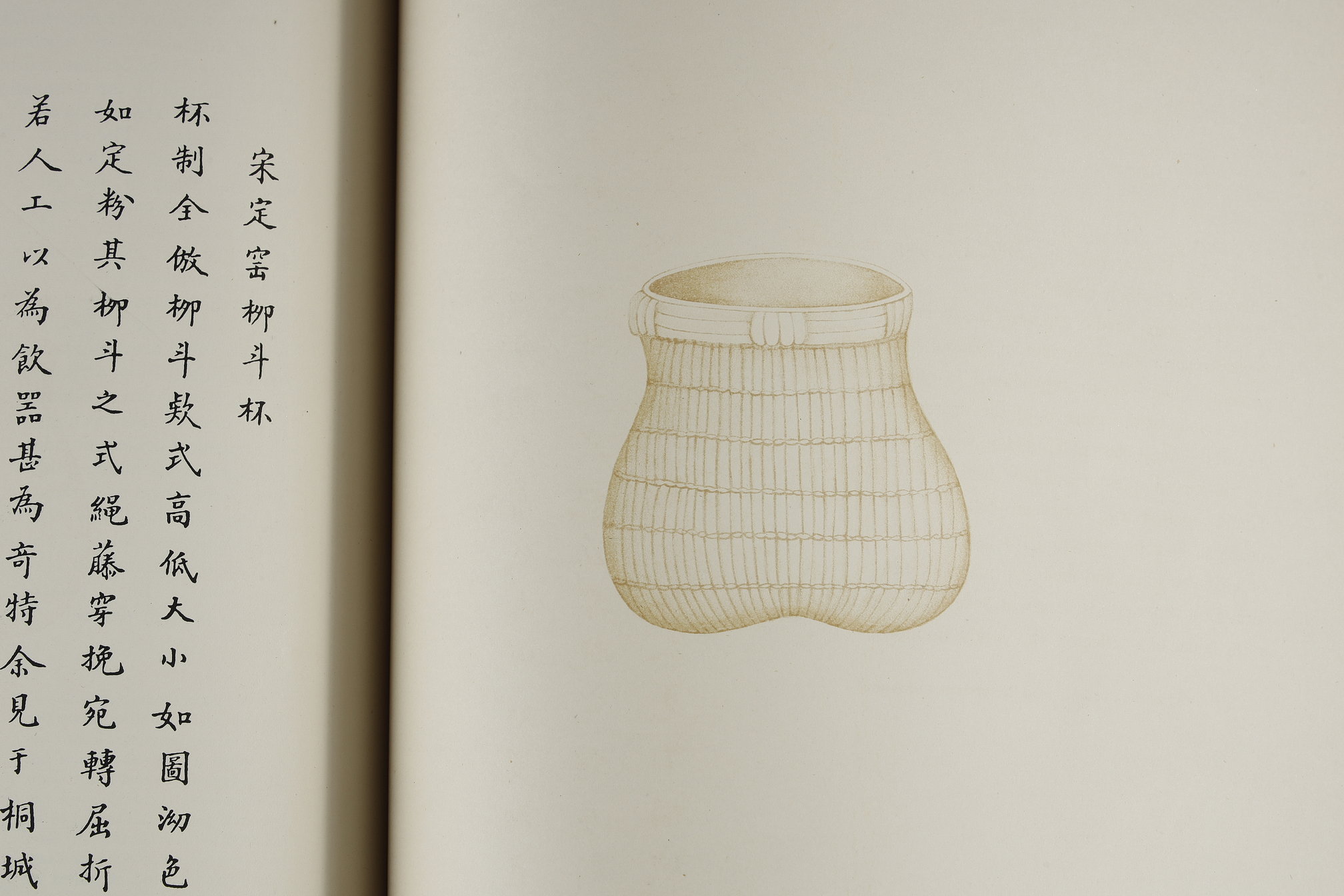 Works of Art : Very rare book with 83 colour illustrations and Chinese texts.
"Chinese porcelain par Hsiang P'ien . Annotated and translated by Stephen W Bushell Oxford 1908
dim 33x26x4cm