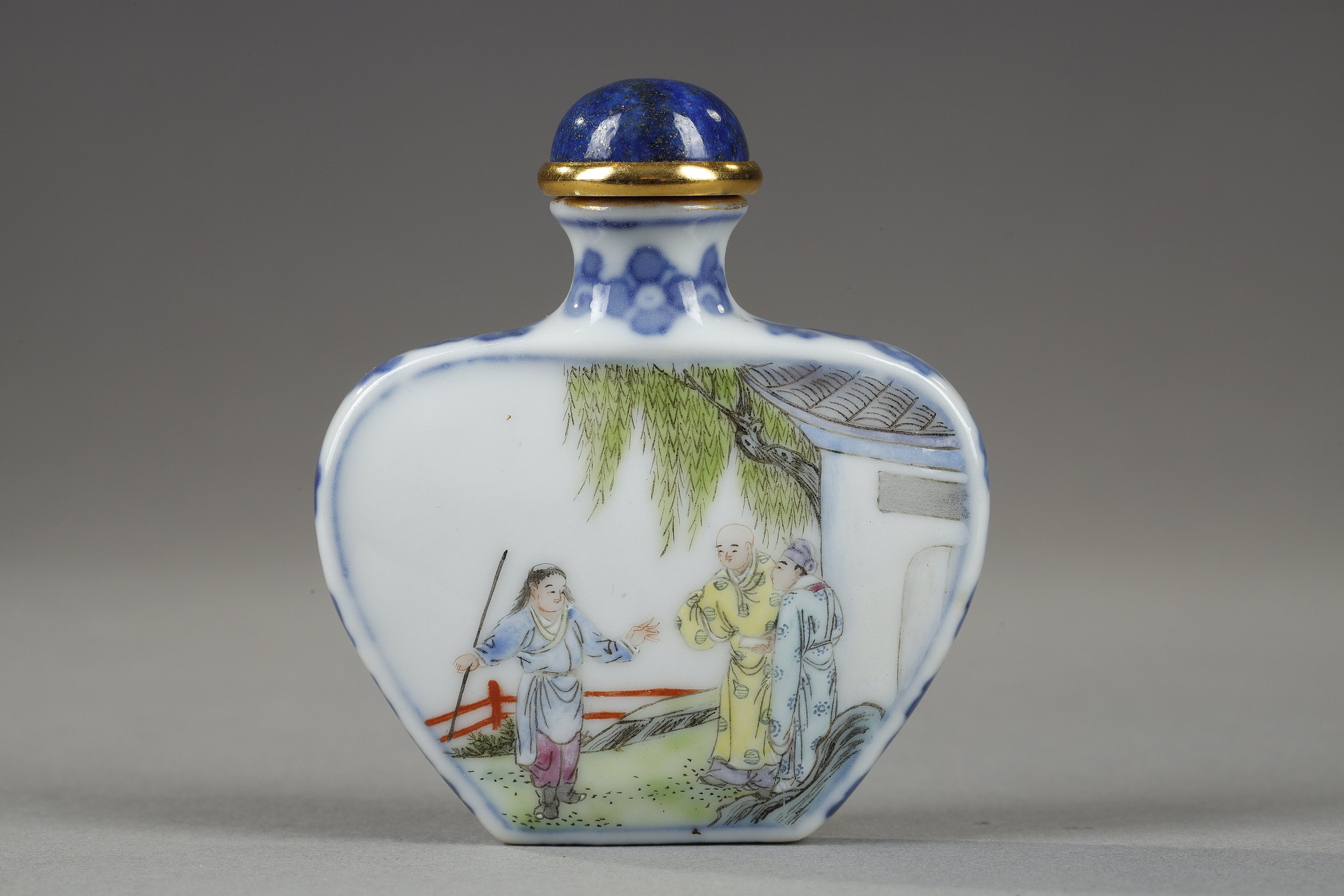 Snuff Bottles : Snuff bottle porcelain  ecusson shape  decorated with characters in landscapes - Marque qianlong China 1780/1850