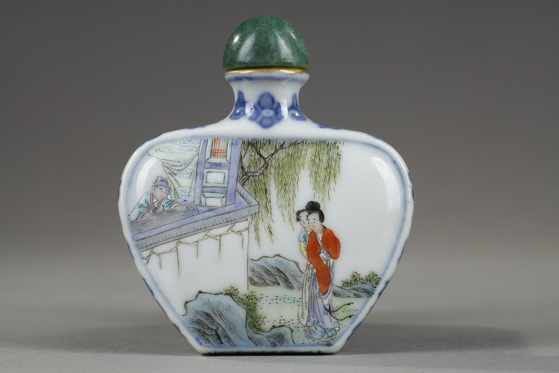 Snuff Bottles : Snuff bottle porcelain  ecusson shape  decorated with characters in landscapes - Marque qianlong China 1780/1850