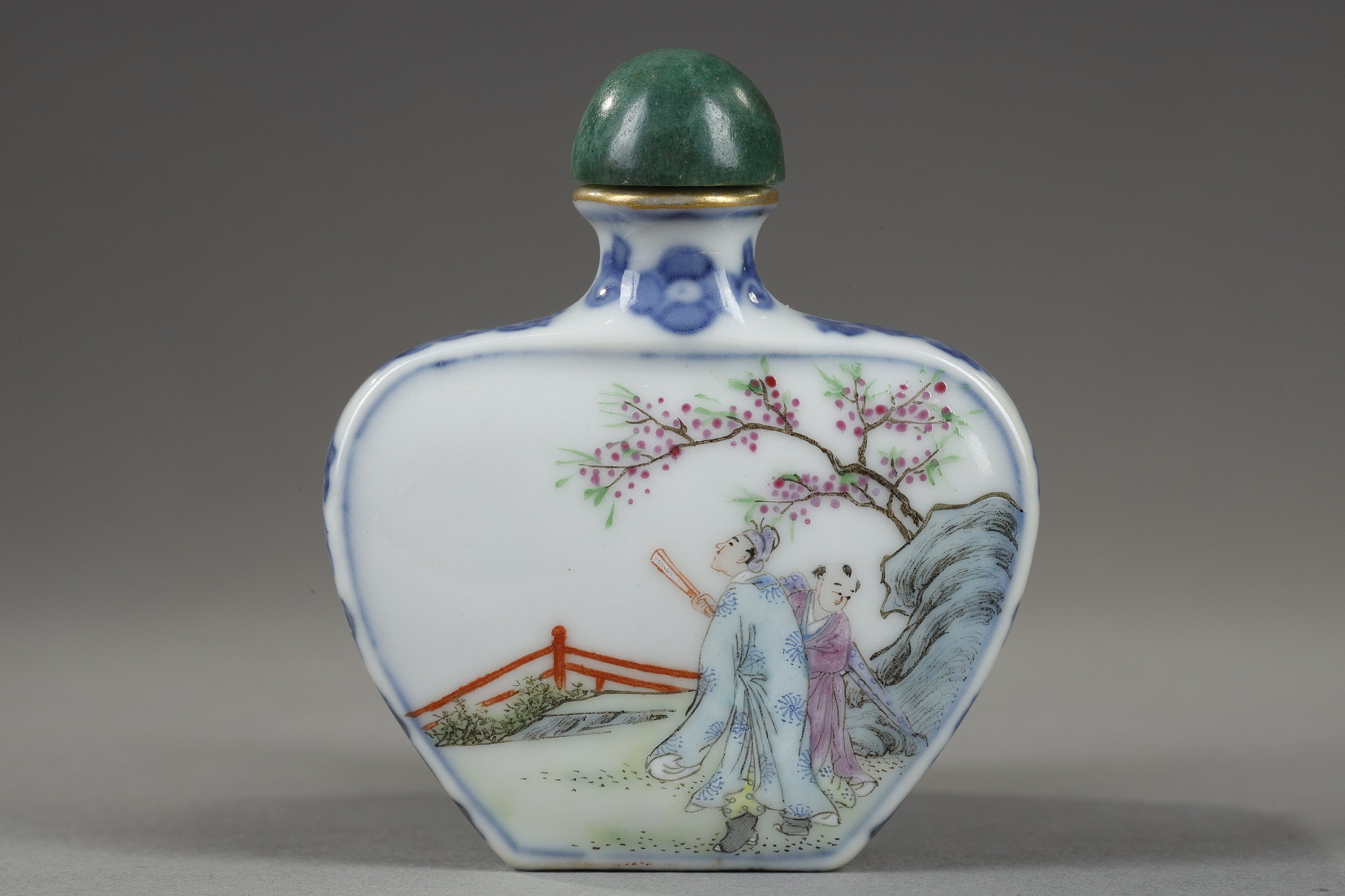 Snuff Bottles : Snuff bottle porcelain  ecusson shape  decorated with characters in landscapes - Marque qianlong China 1780/1850